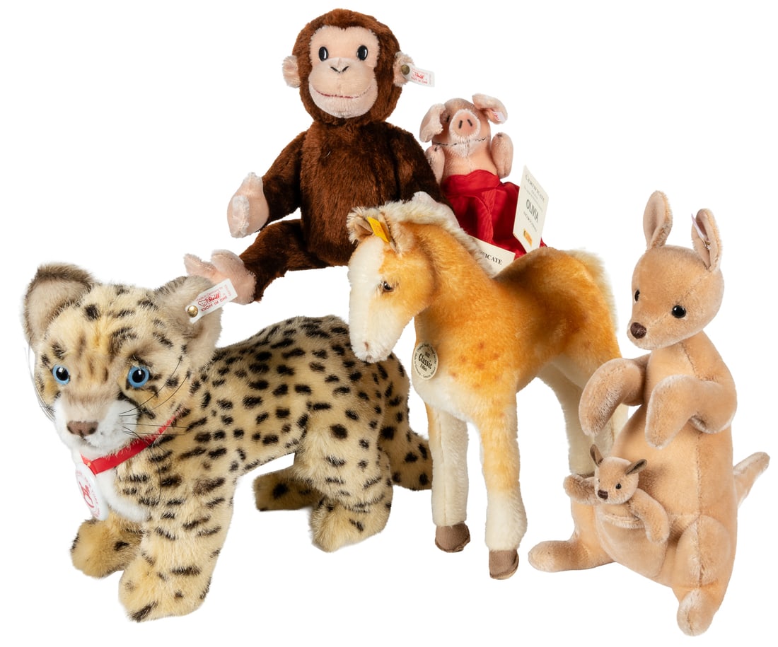 Steiff group of 5 figures. (1 of 1)