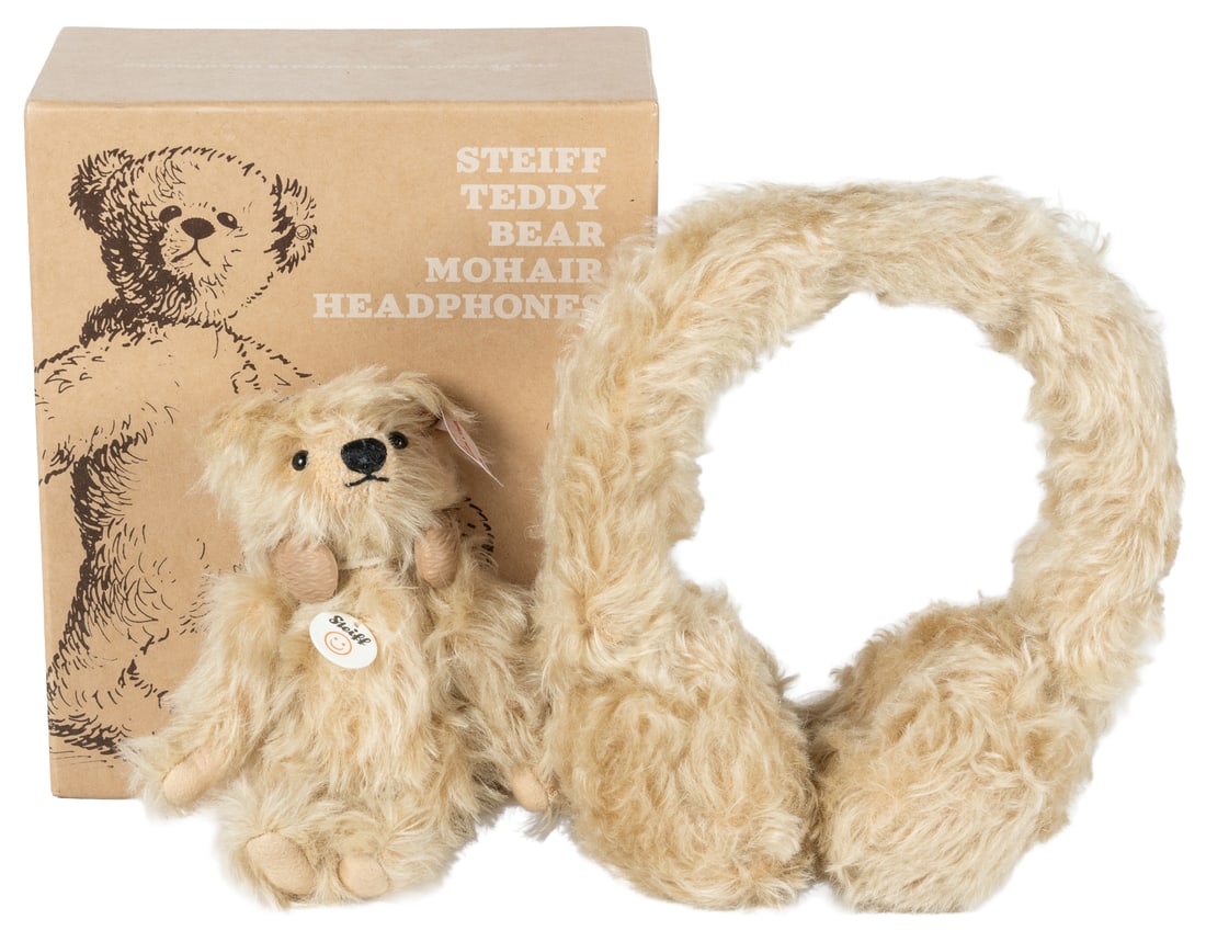 Steiff x Good Smile Company Mohair Headphones and Keyring. (1 of 1)