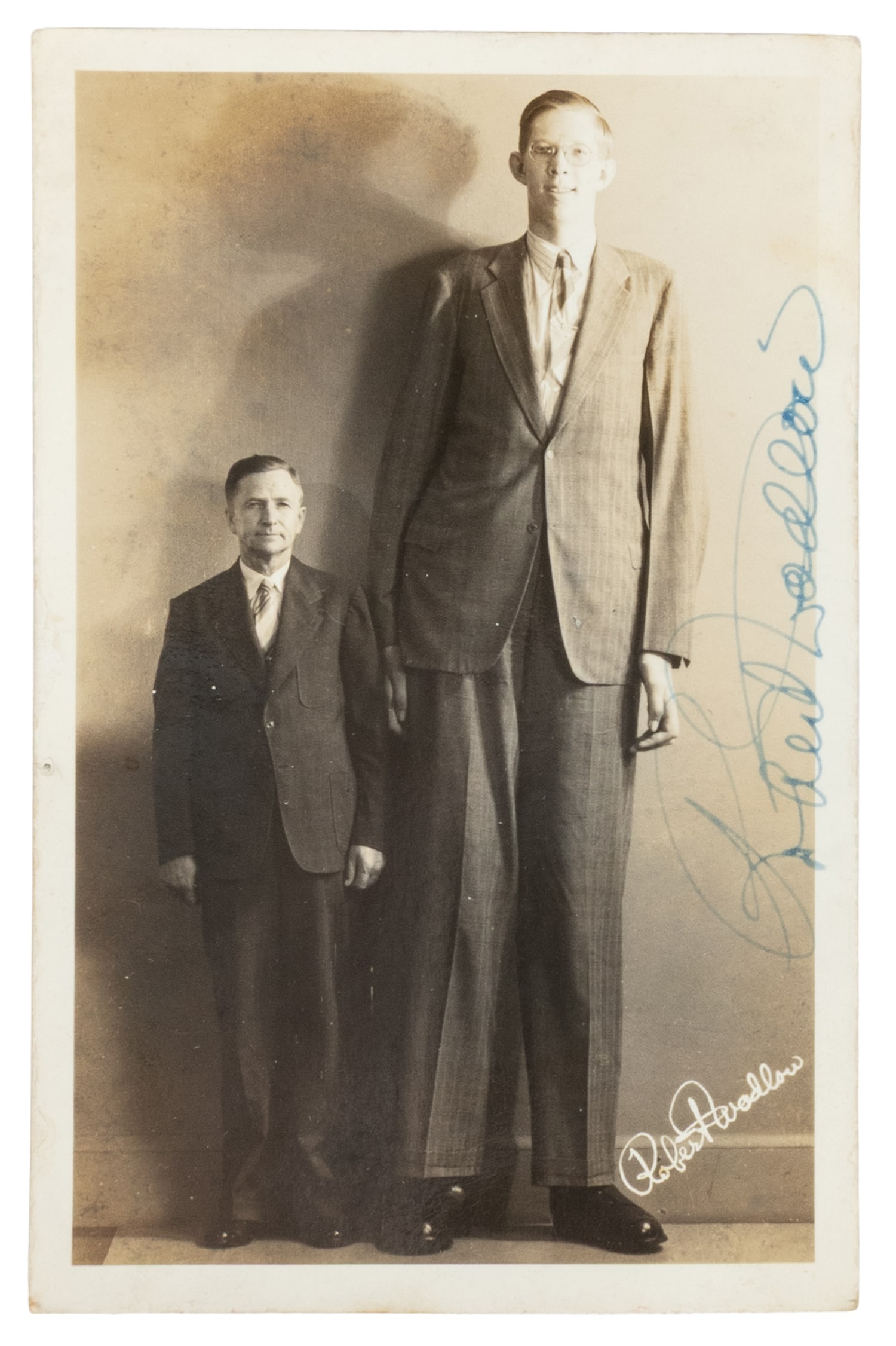 Robert Wadlow signed postcard.