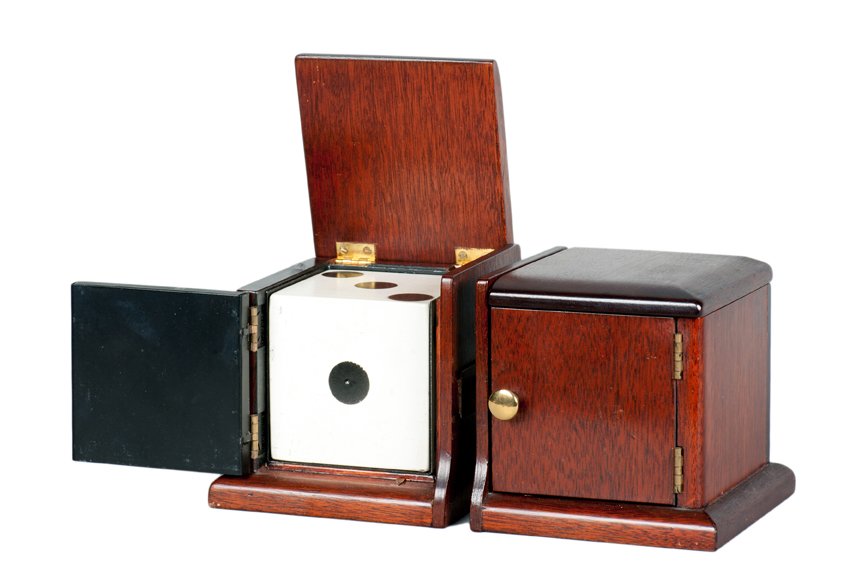 New Break-Apart Die Box. Los Angeles, Thayer, ca. 1930.: New Break-Apart Die Box. Los Angeles, F.G. Thayer, ca. 1930. A solid die vanishes from a handsome wooden cabinet after considerable “sucker” by-play; in this version, the two compartments of the c