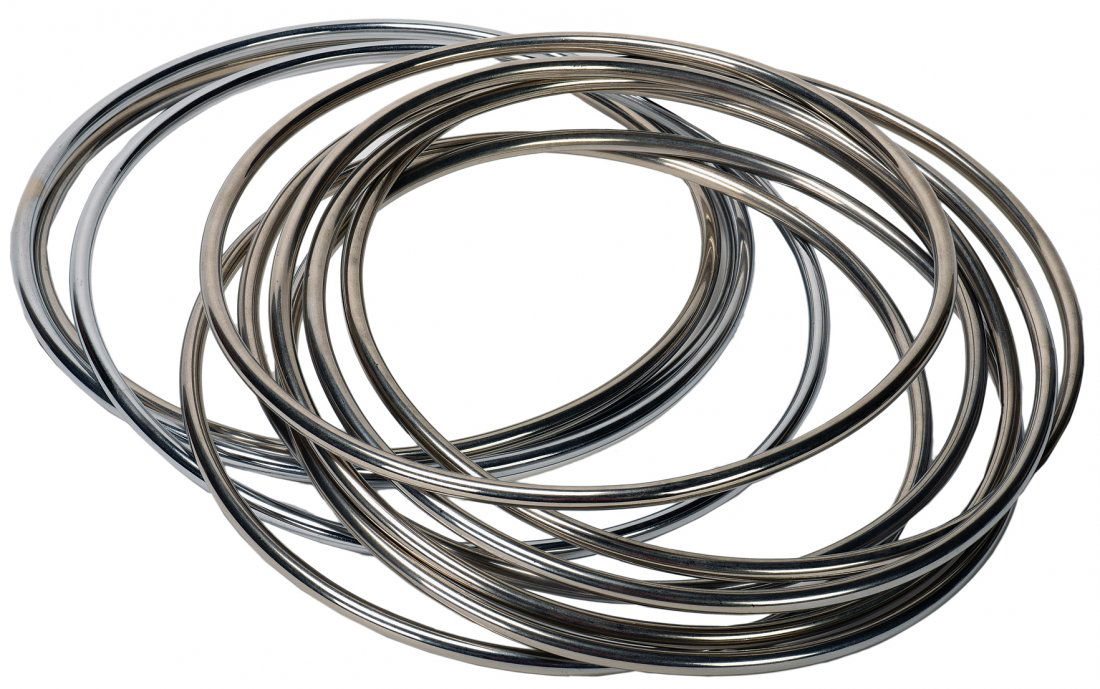 Linking Rings. Alhambra, Owen Magic Supreme, ca. 2000.: Linking Rings. Alhambra, Owen Magic Supreme, ca. 2000. Set of eight hollow stainless steel rings, 12” in diameter for the classic magic trick. With two extra single rings. High original cost. Fine c