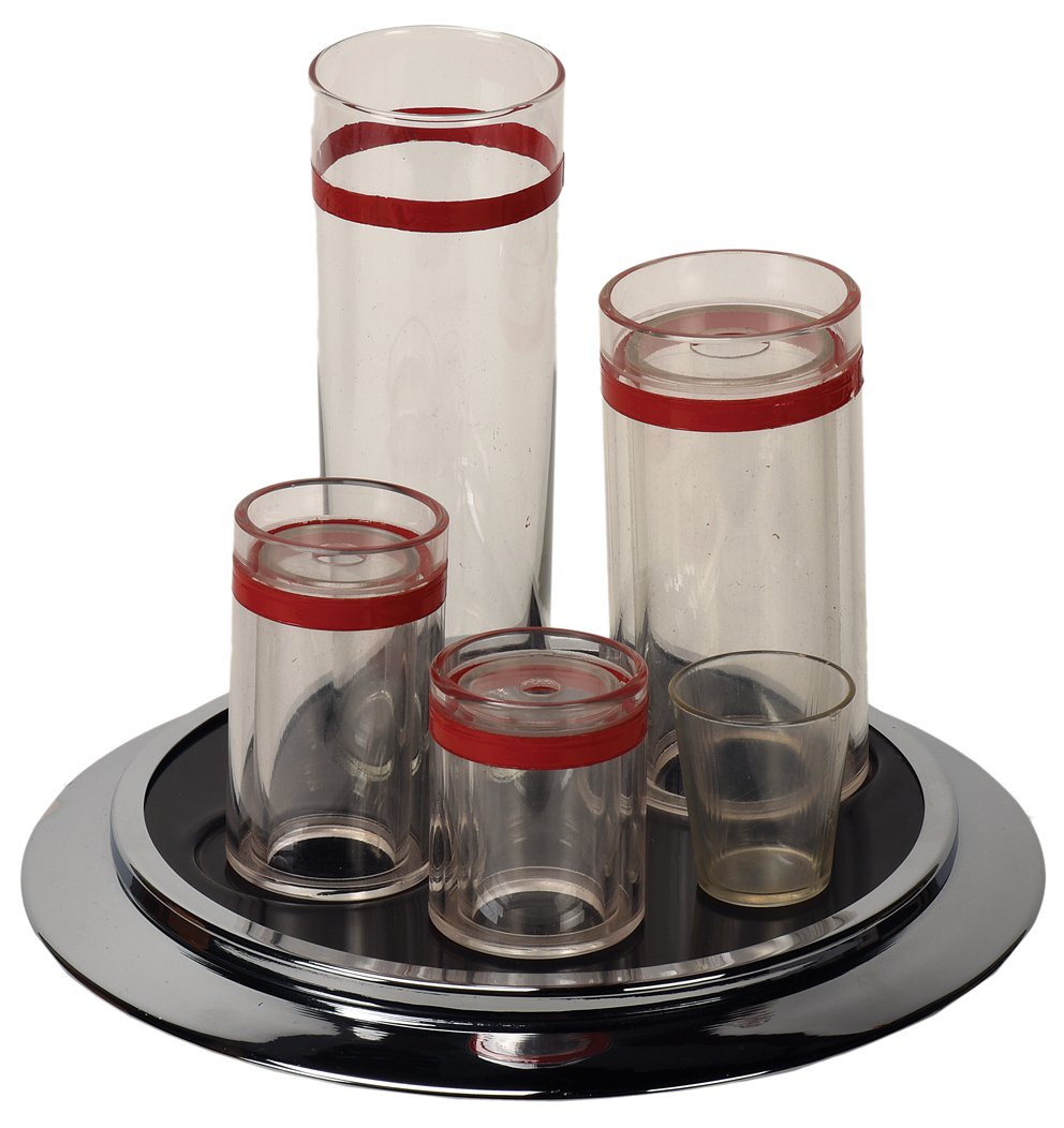 Multim-In-Parvo. New York, Louis Tannen, ca. 1949.: Multim-In-Parvo. New York, Louis Tannen, ca. 1949. The contents of a milk-filled tumbler are poured into successively smaller glasses, until the milk is magically “condensed” into a shot glass. Me