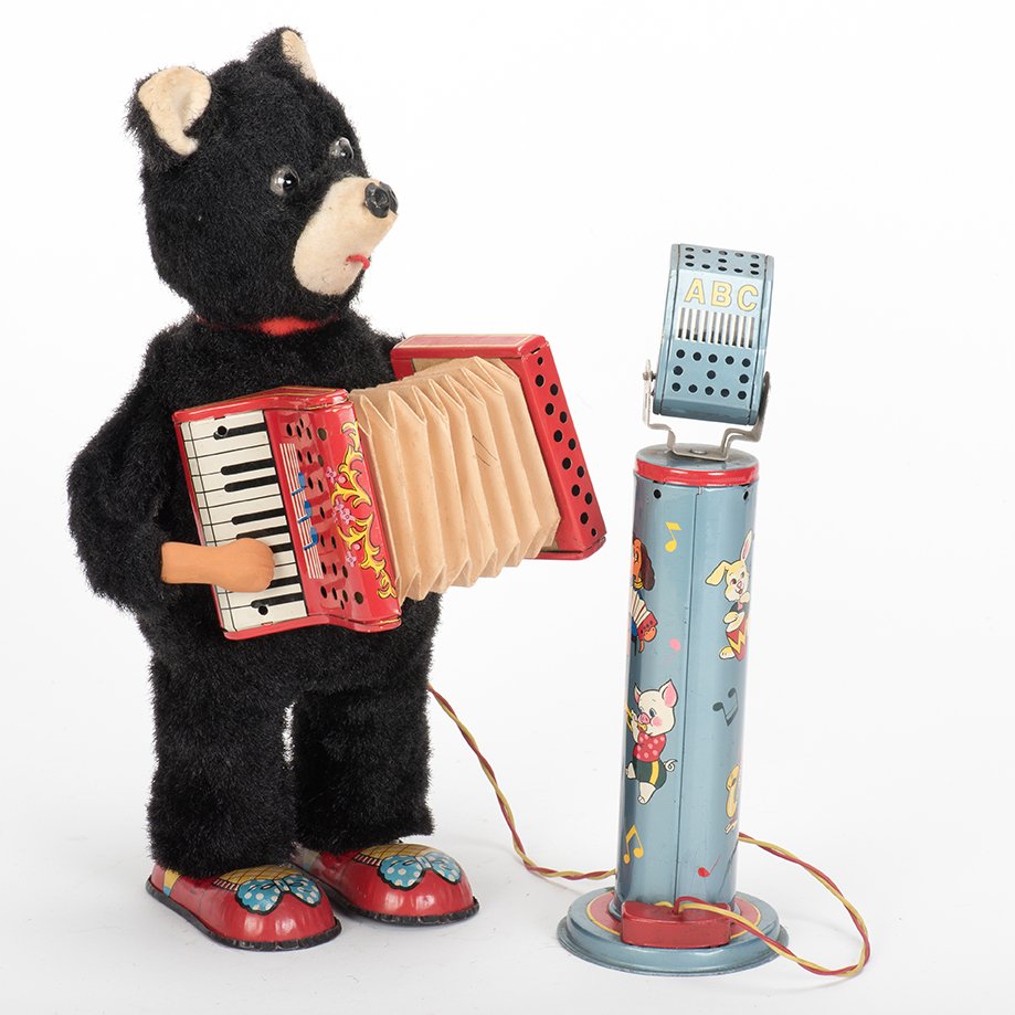 813. Accordion Bear. Japan, Kraemer, 1950s. Battery (1 of 1)