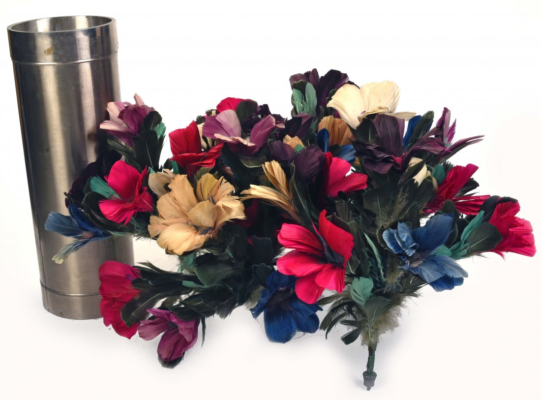 Florabella. Colon: Abbott’s Magic Mfg., ca. 1965.: Florabella. Colon: Abbott's Magic Mfg., ca. 1965. Gigantic metal tube is repeatedly shown empty, yet the magician produces a seemingly endless quantity of feather flowers from its interior, which he t