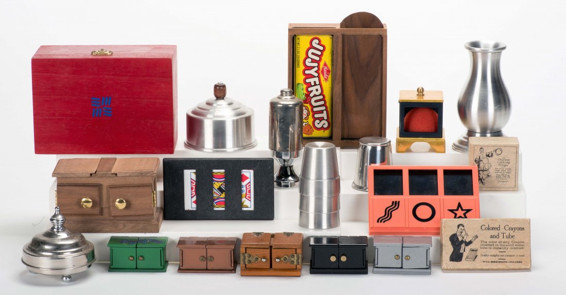 [Miniatures] Huge Collection of Miniature Magic Tricks. (1 of 1)