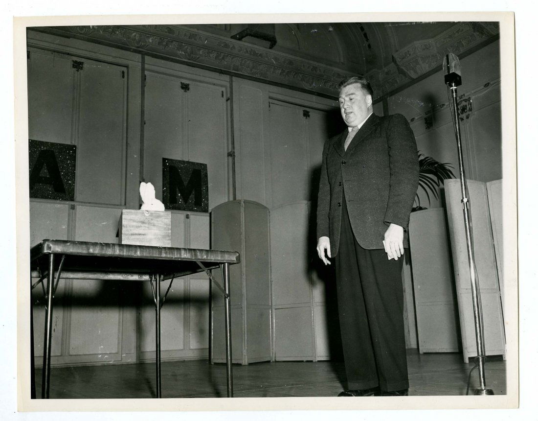 [Magic Manufacturers] Lot of Photos, Letters, and Other (1 of 5)