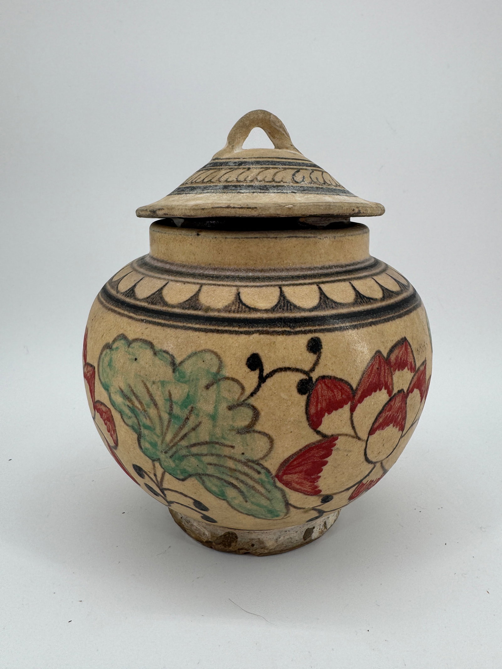 Cizhou-Type Polychrome Floral Jar with Lid, Late Ming to Early Qing Dynasty – 7 × 6 in (1 of 4)