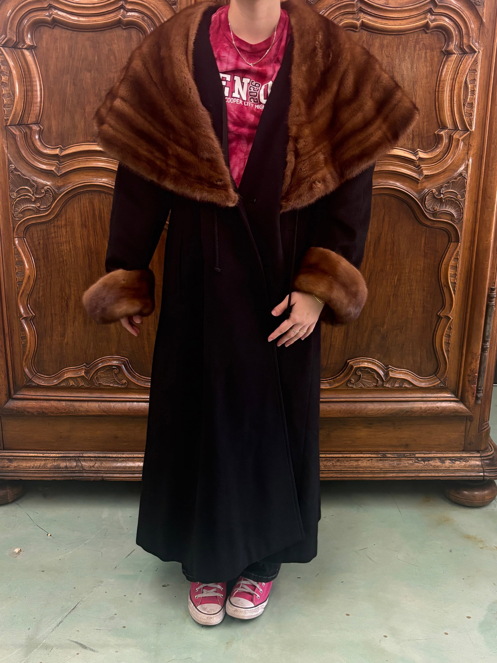 Saks Fifth Avenue Lori Piana 100% Cashmere with Mink Fur Collar and Cuffs 57 in.: Measurements:Length: 57 in.Back: 20 in.Sleeve: 18 in.An exquisite full- fifty-seven inch length women's overcoat from Saks Fifth Avenue, tailored in Italy from 100% pure Lori Piana cashmere. This exce