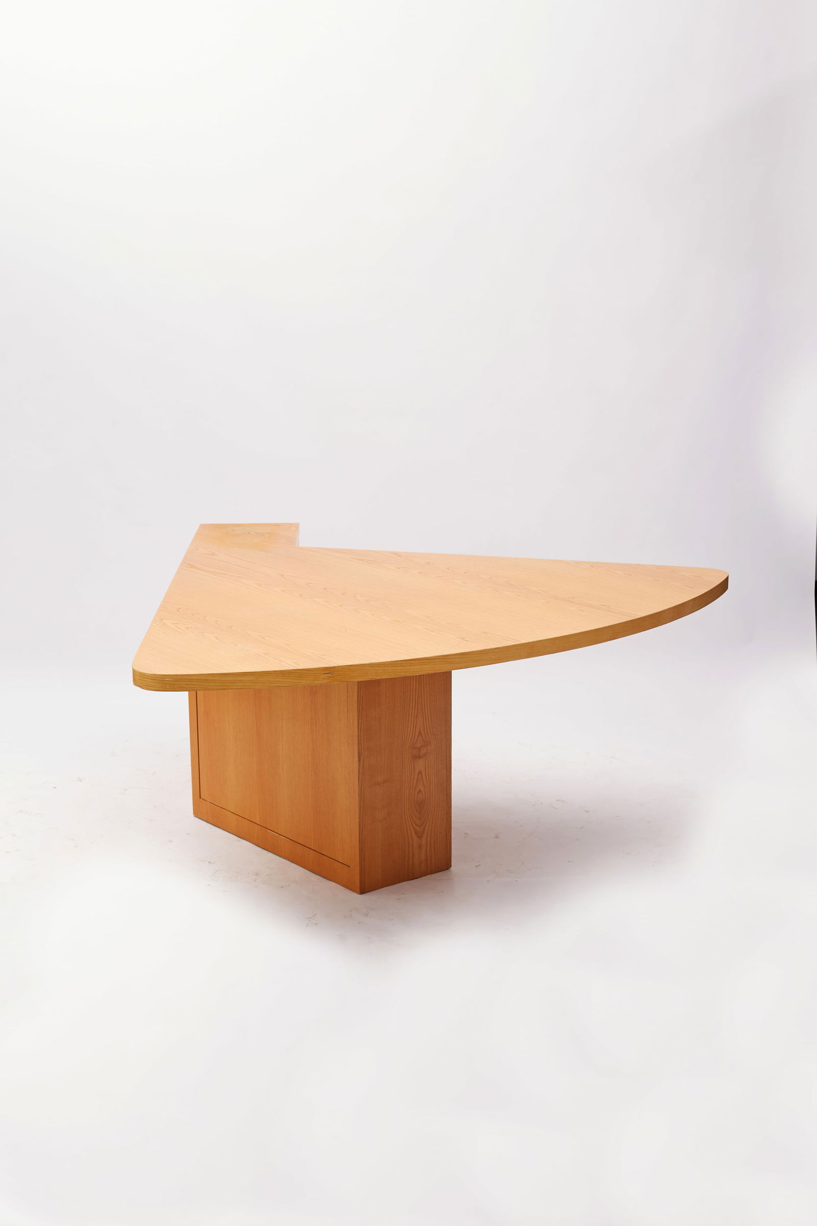 Bureau M1: Stefan WEWERKA (1928-2013)BoisEdition TECTA Date de création : vers 1970Dim.: 74 x 188 x 148 cmLocalisation : Paris