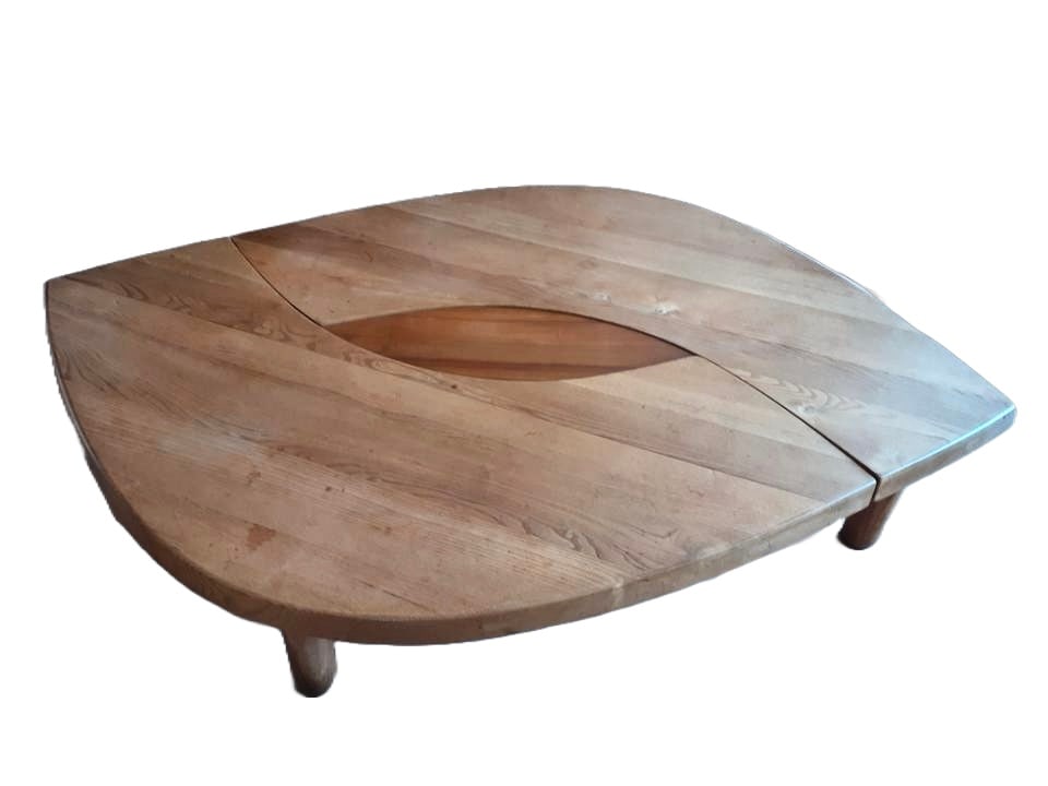 Table basse "T22C" dite "Oeil": Pierre ChapoOrmeEdition Atelier Pierre ChapoDate de création : 1972 Dim.: 33 x 150 x 126 cmLocalisation : Paris