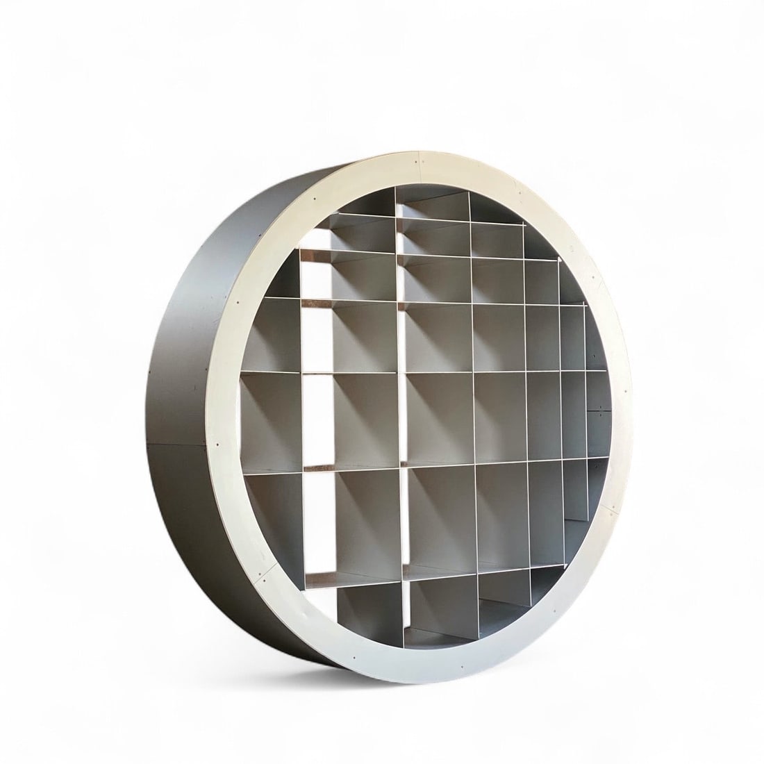 Ron ARAD Re-Inventing the Wheel Library: Ron ARADRe-Inventing the WheelLibraryAluminumHidden Edition, limited to twenty piecesCreation date: 1999-2002D 130 D35 cmThe shelves remain horizontal when the structure is rotated. Created when Ron A