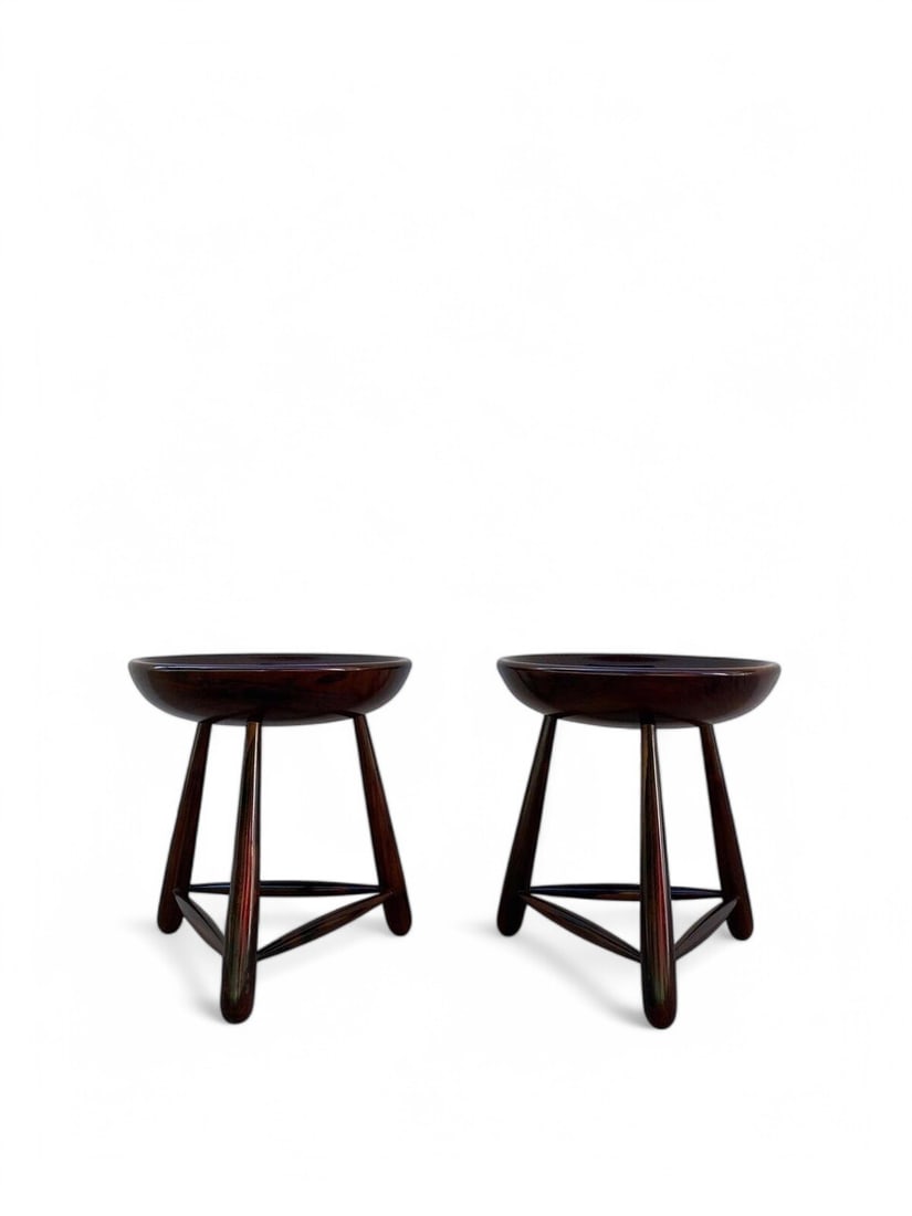 Sergio RODRIGUES Banco Mocho Pair of stools: Sergio RODRIGUES (1927-2014)Banco MochoPair of stoolsLacquered woodStamped OCACreation date: circa 1960H40 D38.5 cmBibliography- S. Cals, Sergio Rodrigues, catalog raisonné,Ed. Icatu, 2000, Rio de Ja