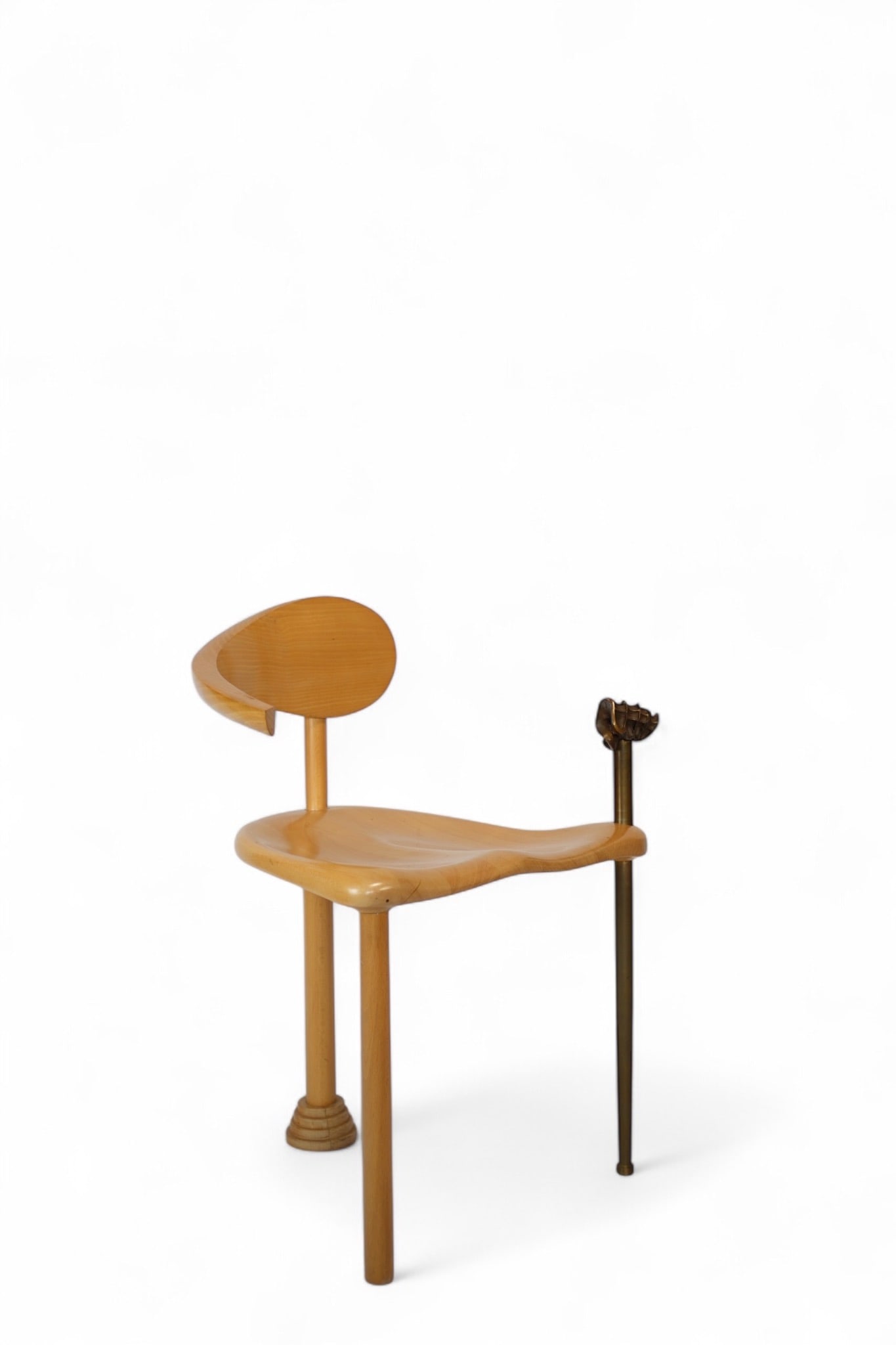 Rob Thalen.Z1Z1 .Chaise sculpturale: Rob Thalen.Z1Z1 .Chaise sculpturale.Bois et bronze.Signée.Date de création : 1999/2000.H80 L53 P48 cm..Né en 1954, Rob Thalen est un artiste plasticien néerlandais qui travaille principalement le