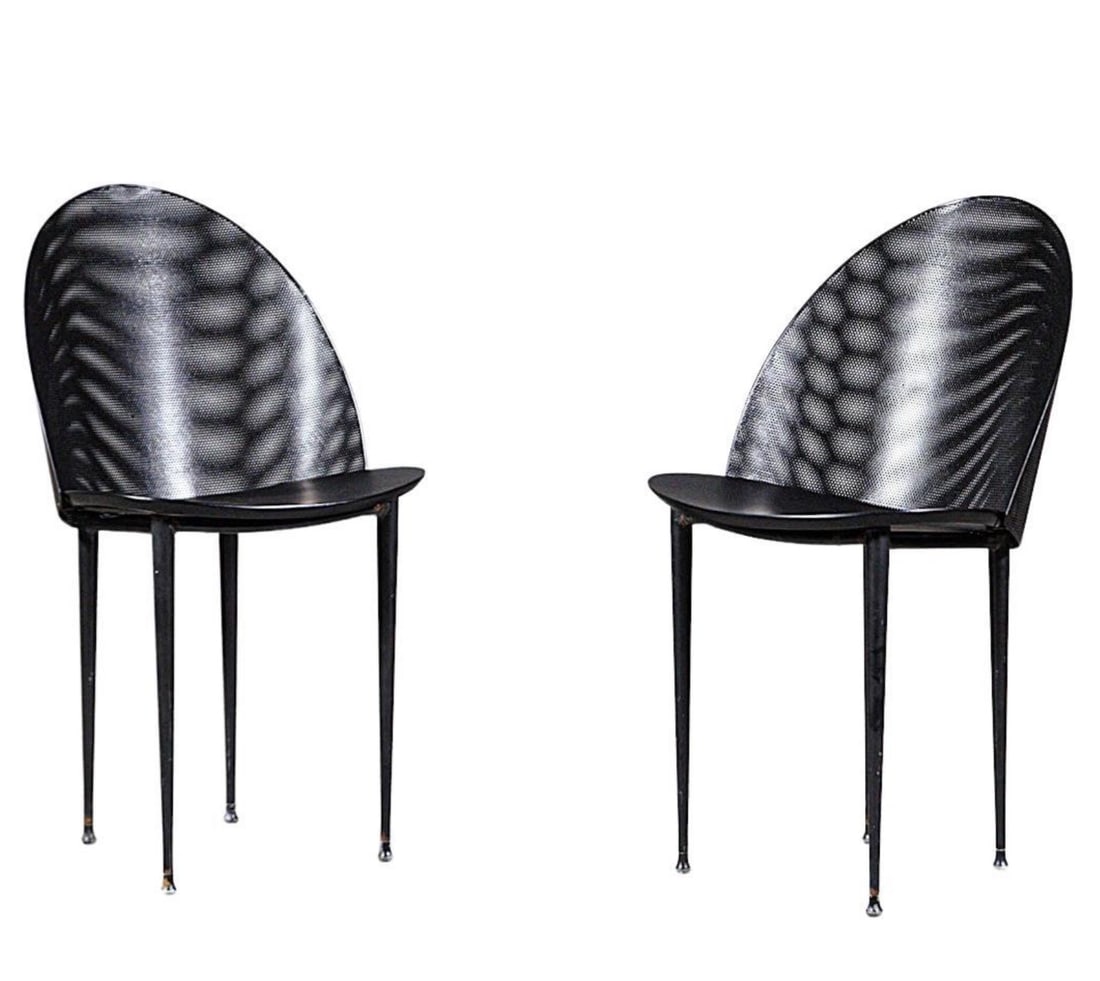 Pascal MOURGUE (Né en 1943) .Atlantique.Paire de chaises: Pascal MOURGUE (Né en 1943) .Atlantique.Paire de chaises.Métal et bois.Édition Artelano .Date de création : vers 1990 .H83,5 L46 P49,5 cm..Pascal Mourgue, figure majeure du design français contem