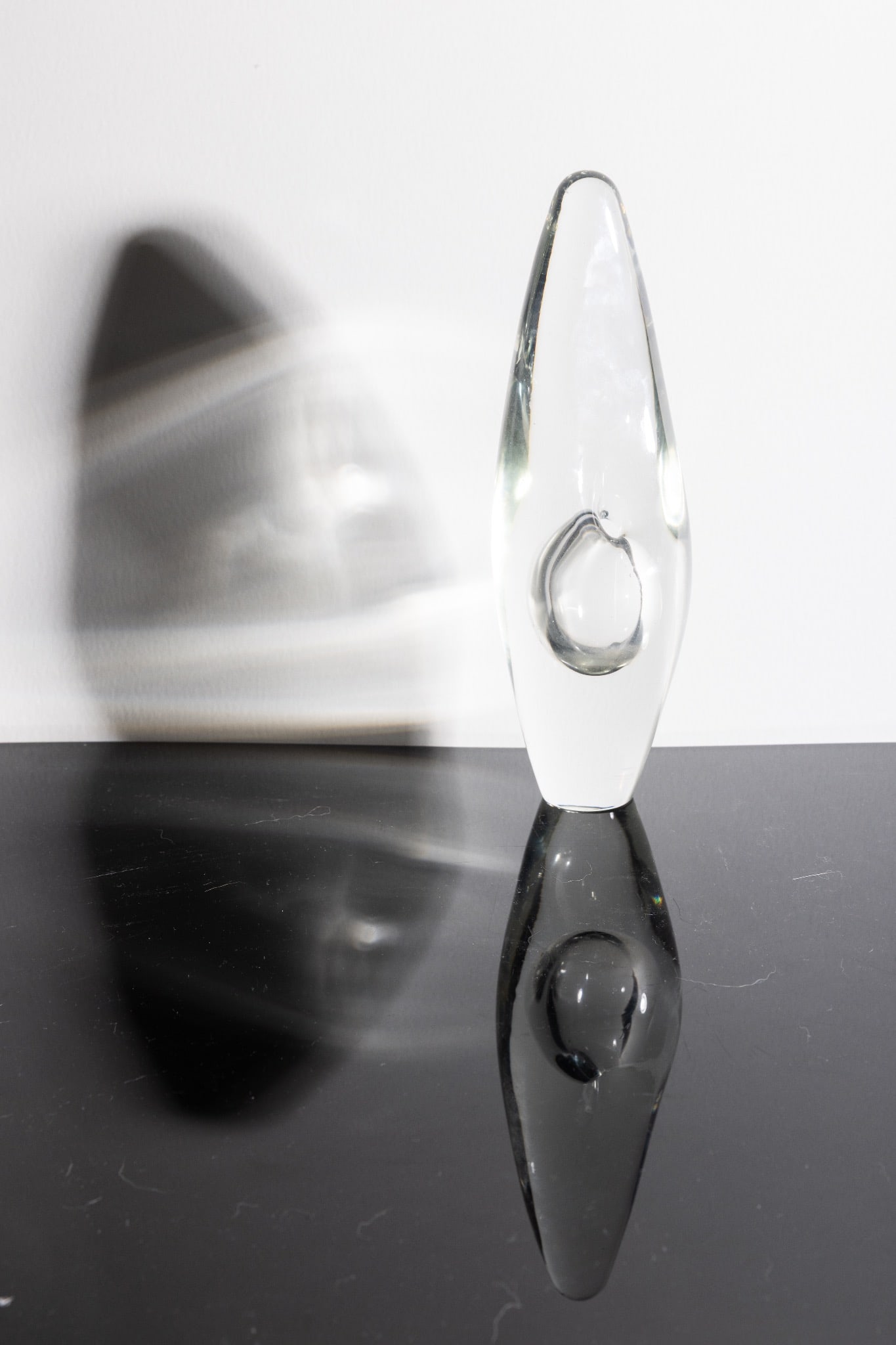 Timo Sarpaneva.« Orchid ».Vase .Verre soufflé.Edition Iittala, gravé « Timo Sarpaneva ».H20 L7: Timo Sarpaneva.« Orchid ».Vase .Verre soufflé.Edition Iittala, gravé « Timo Sarpaneva ».H20 L7 cm.