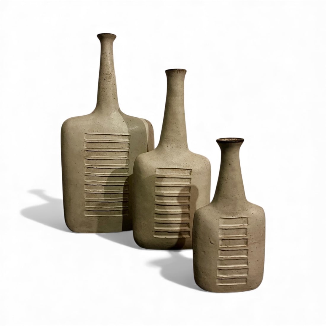Bruno Gambone.Ensemble de trois vases.Grès émaillé.Date de création : vers 2000: Bruno Gambone.Ensemble de trois vases.Grès émaillé.Date de création : vers 2000