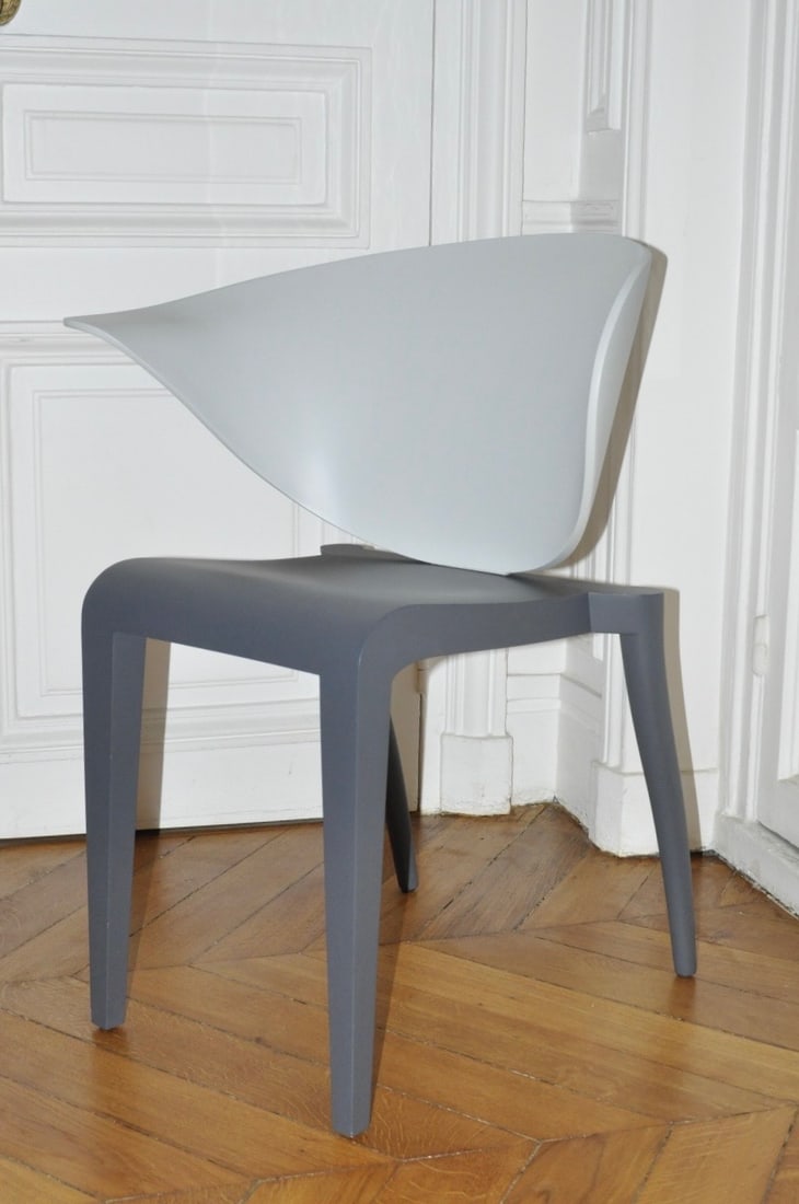 Philippe Starck.Boom Rang.Chaise.Polyuréthane et fibre de verre laqué.Édition Driade.Date de: Philippe Starck.Boom Rang.Chaise.Polyuréthane et fibre de verre laqué.Édition Driade.Date de création : 1992.H89 L66 P83 cm..Bibliographie : Starck, Philippi Simone, édition Taschen, 1996, illust