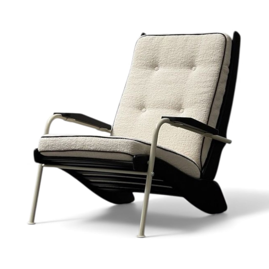 Jean Prouvé.Kangourou - Kangoroo.Fauteuil.Edition Vitra .H84 L68 P76 cm..Vitra a réédité le (1 of 12)