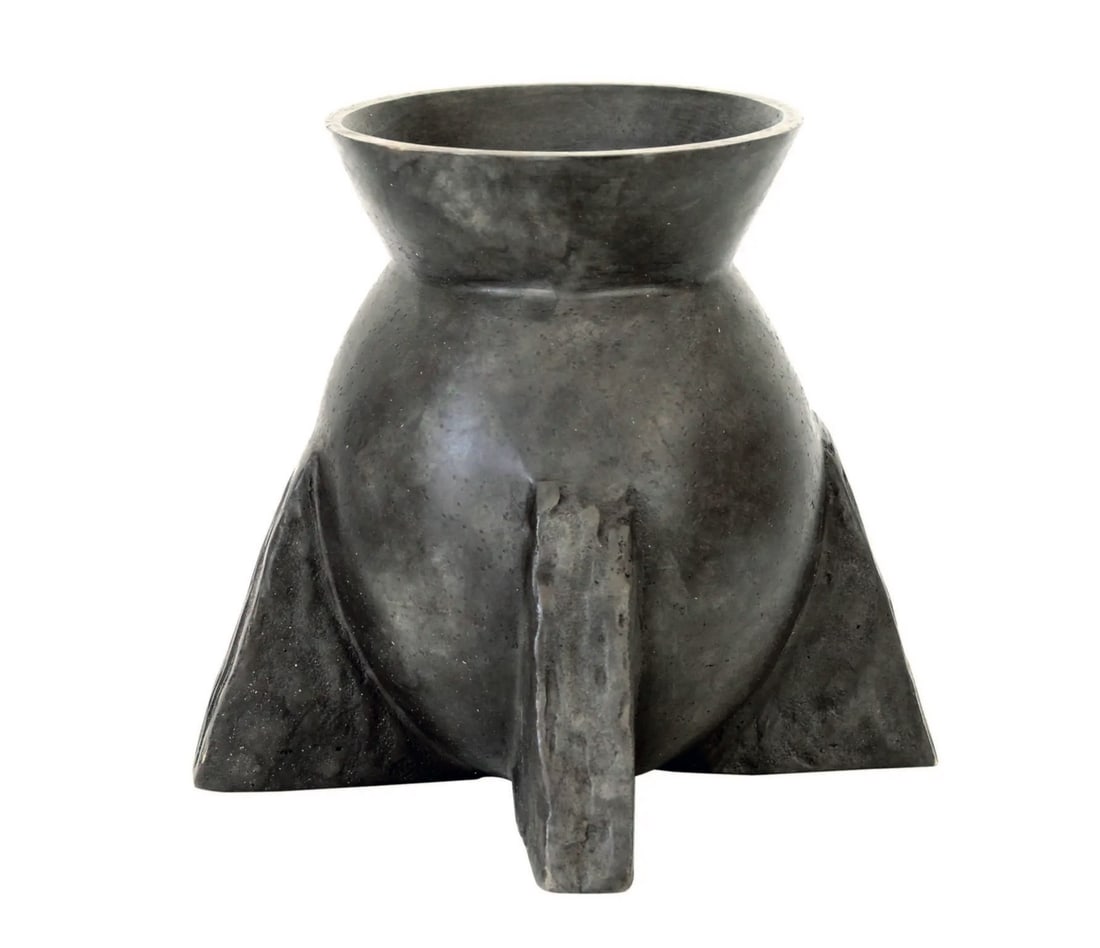 Rick OwensCast Bronze Evasé Vase, patine nitrateVaseBronzeH17 L19 P19 cmRick Owens est un designer (1 of 2)
