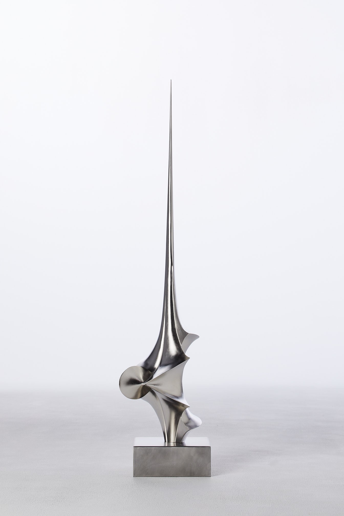 KIKUCHI ToshimasaGeometrical Form-Needles 11Kuen surfaceSculpture Bois de hinoki (cyprès japonais), (1 of 3)