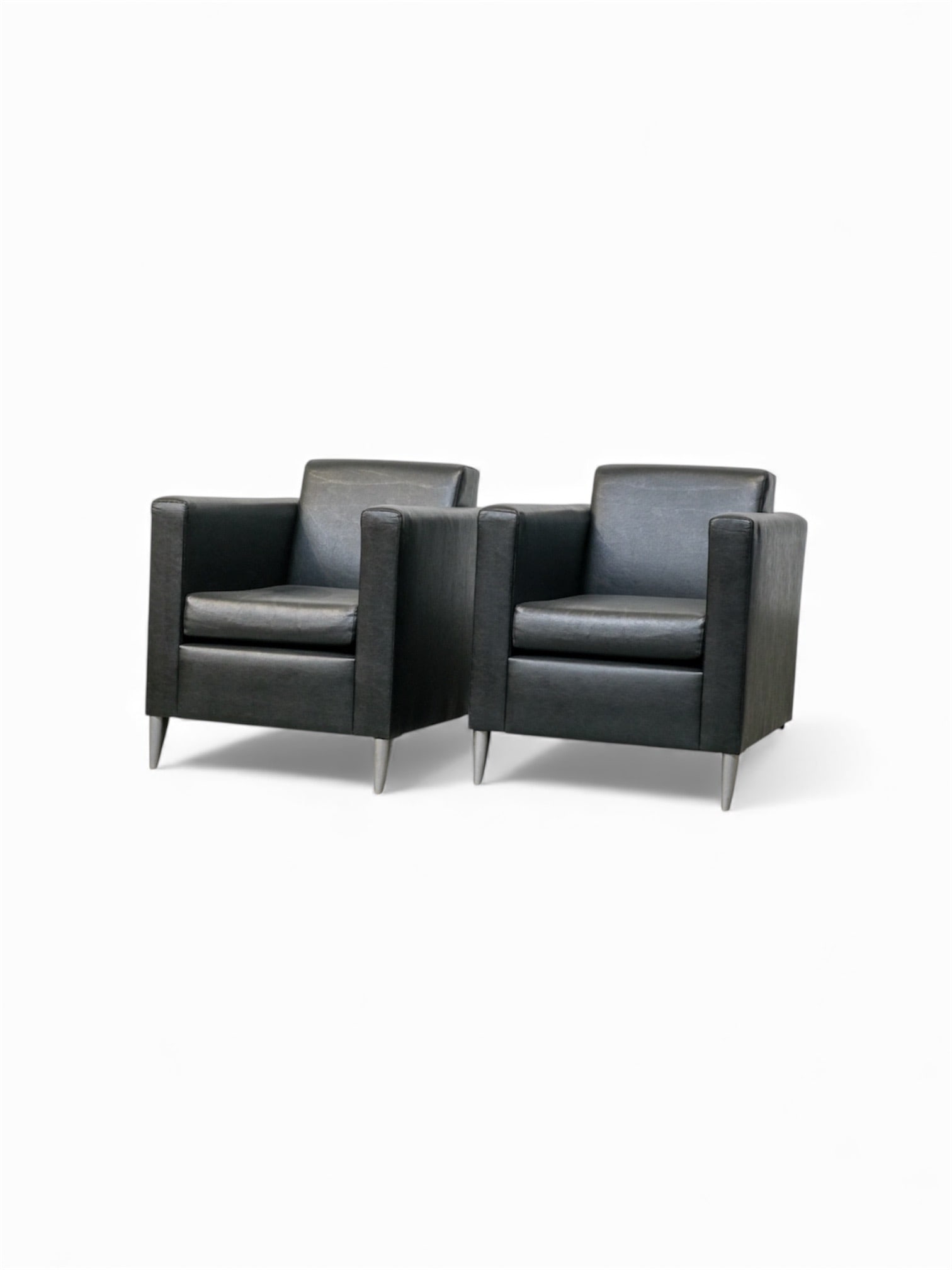 Philippe Starck Len NigglemannPaire de fauteuilsCuir et aluminiumEdition 3 SuissesDate de création: Philippe Starck Len NigglemannPaire de fauteuilsCuir et aluminiumEdition 3 SuissesDate de création : 1986H87 L76 P90 cm