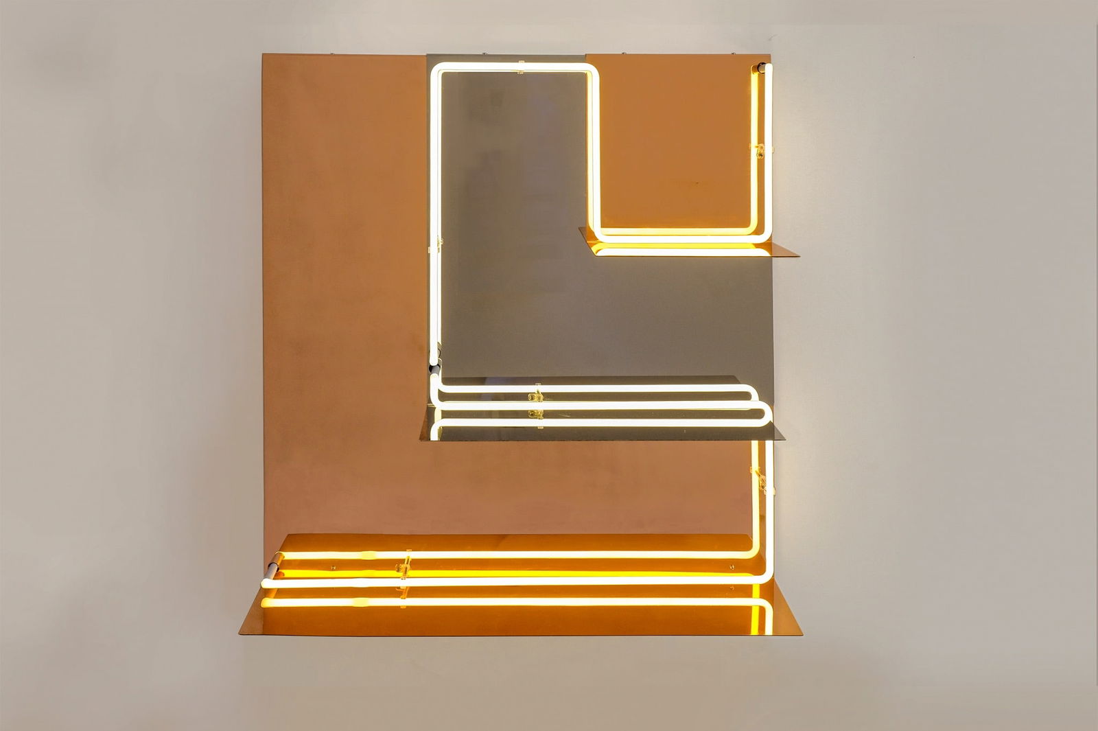 * Paolo Giordano & Ouwen MoriQuadri LuminosiInstallation lumineusePlaques en acier super-miroir, (1 of 3)