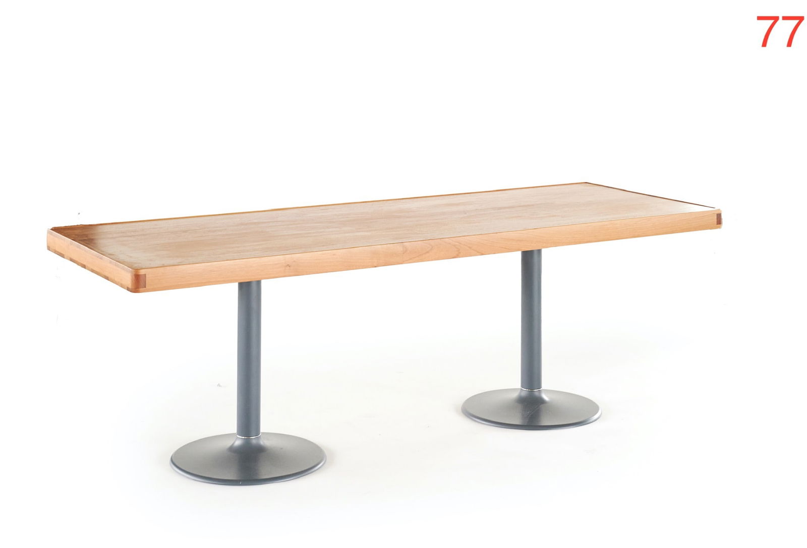 Charlotte PERRIAND, LE CORBUSIER (Pierre JEANNERET).LC11P.Table.Plateau rectangulaire en lamellé et: Charlotte PERRIAND, LE CORBUSIER (Pierre JEANNERET).LC11P.Table.Plateau rectangulaire en lamellé et en cabaret sur deux pied centraux cylindriques sur base évasée en métal laqué gris.Edition