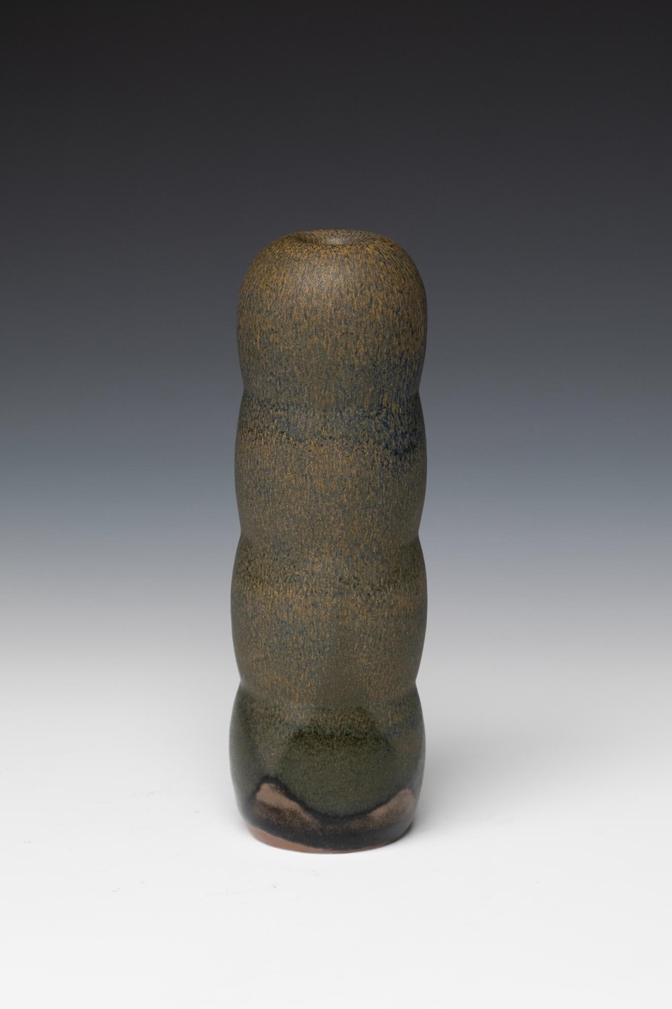 Heidi Kippenberg (1941) .Sculpture.Céramique .Date de création : vers 1970.H29 L10 cm ..Sculpture: Heidi Kippenberg (1941) .Sculpture.Céramique .Date de création : vers 1970.H29 L10 cm ..Sculpture en céramique. Vers 1970. H 29 × L 10 cm..Heidi Kippenberg est une céramiste allemande dont le tra