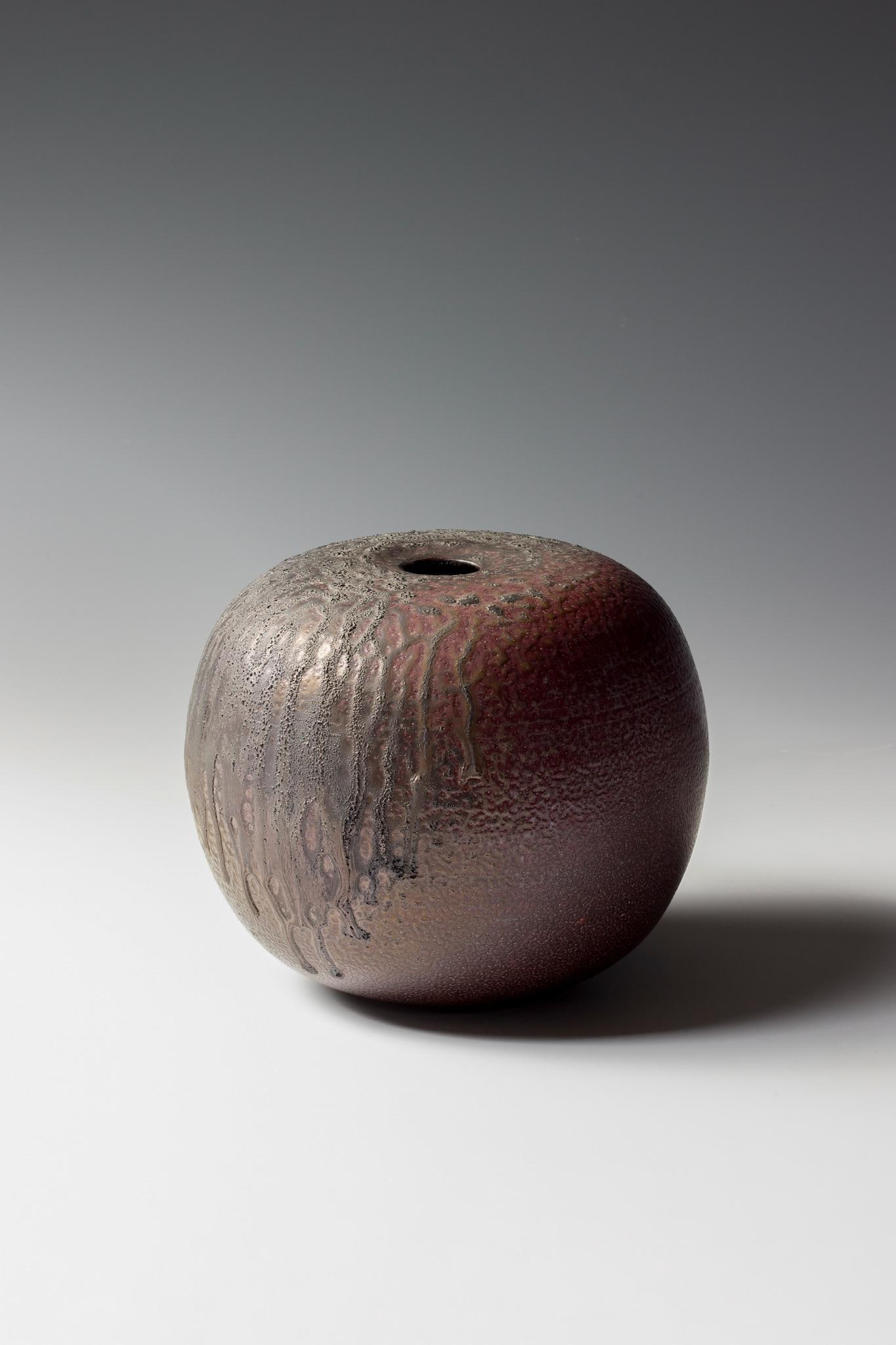 Mario Enke (1948) .Vase soliflore.Céramique.H16 L16 cm..Vase soliflore en céramique. H 16 × L 16 (1 of 1)