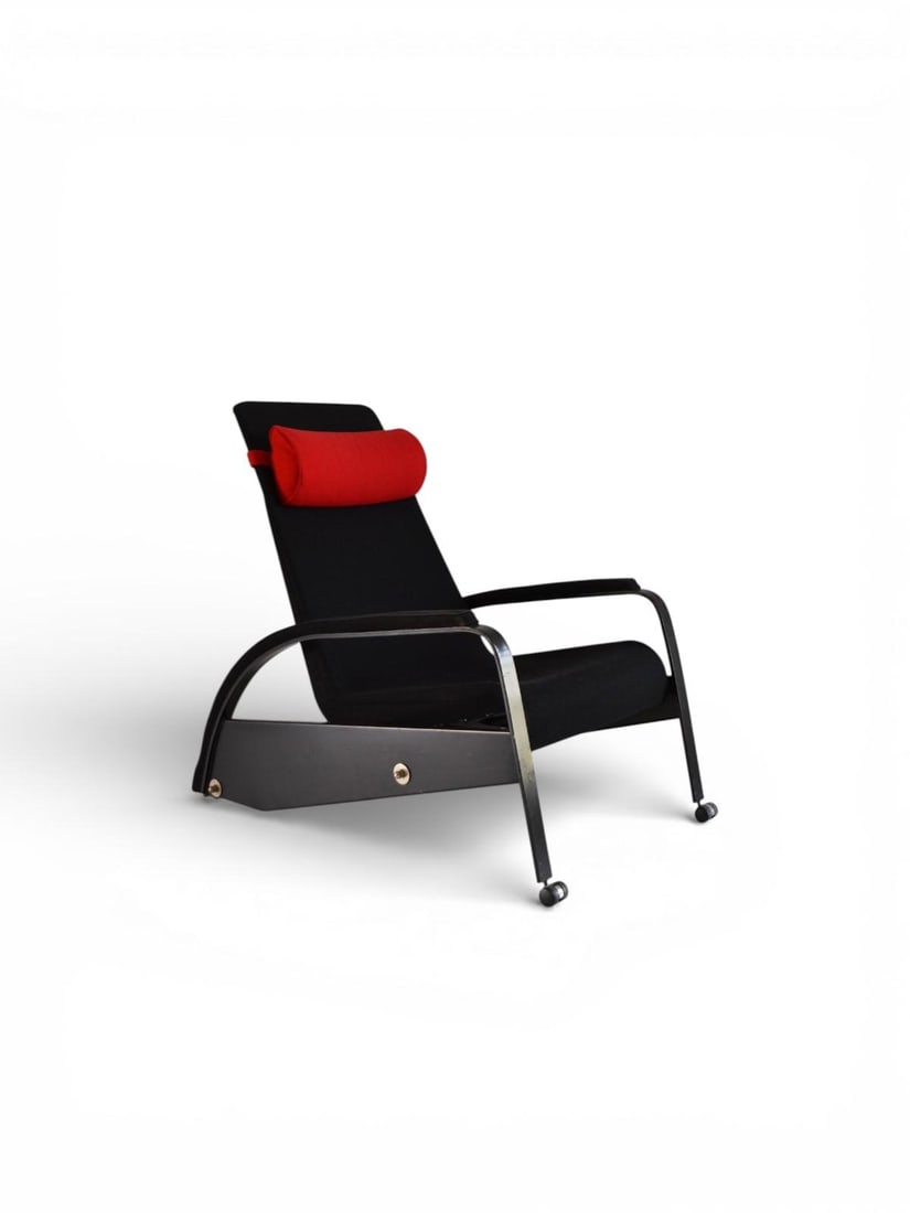 Jean Prouvé (1901–1984) - Fauteuil Grand Repos .Acier chromé, tôle d’acier, cuir bleu foncé (1 of 2)
