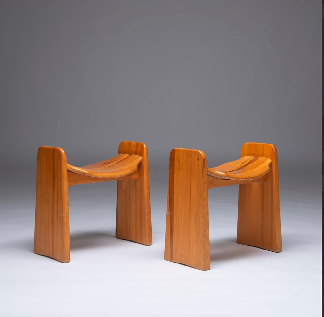 Gilbert Marklund .Jonte.Paire de tabourets.Pin.Edition Furusnickarn AB, Sweden.Date de création : (1 of 20)