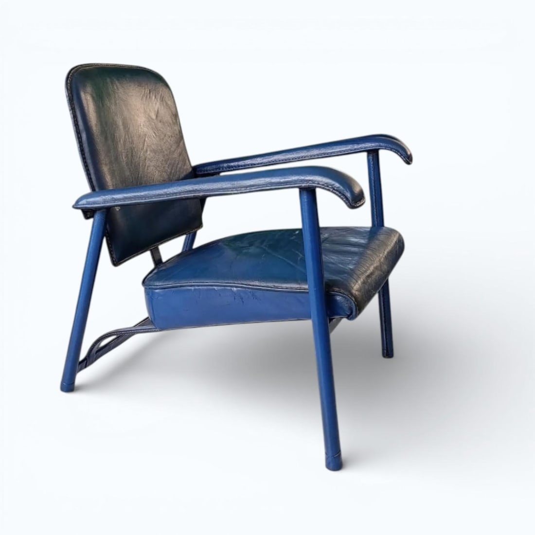 Jacques Adnet (1900–1984).Fauteuil bleu .Cuir gainé, coutures sellier, éléments (1 of 3)