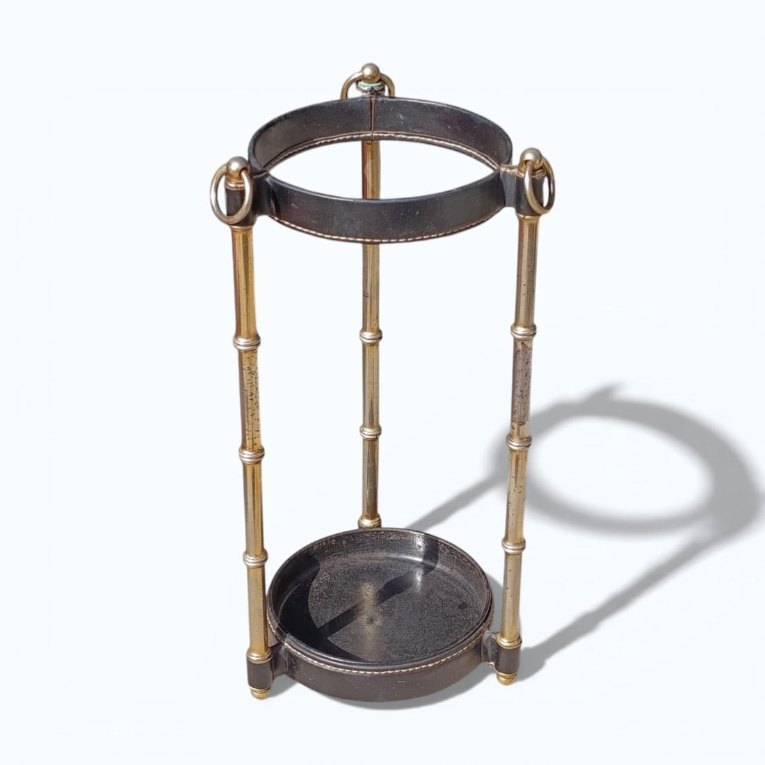 Jacques Adnet (1900–1984) .Porte-parapluies.Métal, laiton, cuir.Date de création : vers (1 of 3)