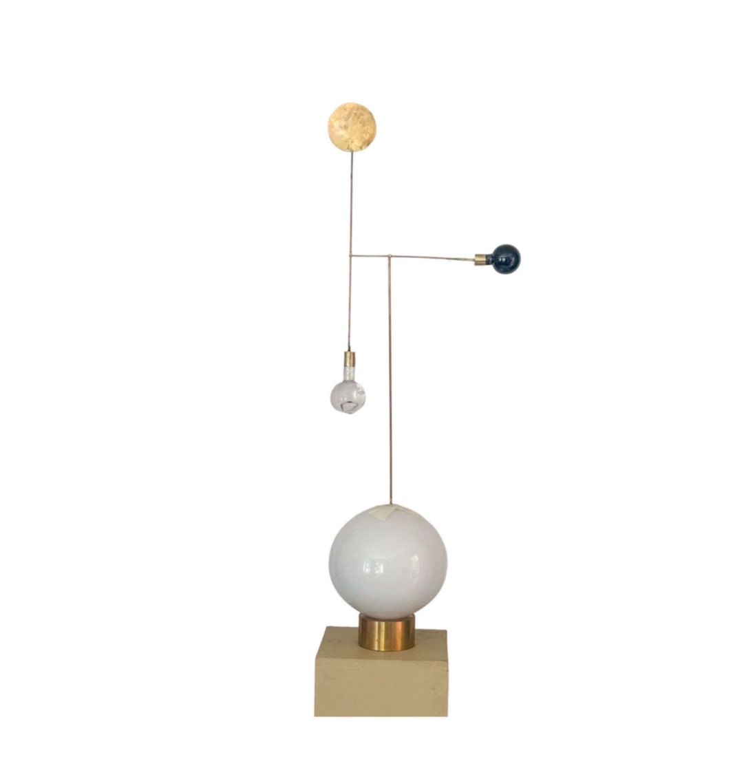 Milla Vaahtela.Stabile No.100.Applique.Verre soufflé à la main, laiton.H90 D30 P21 cm..Milla (1 of 2)