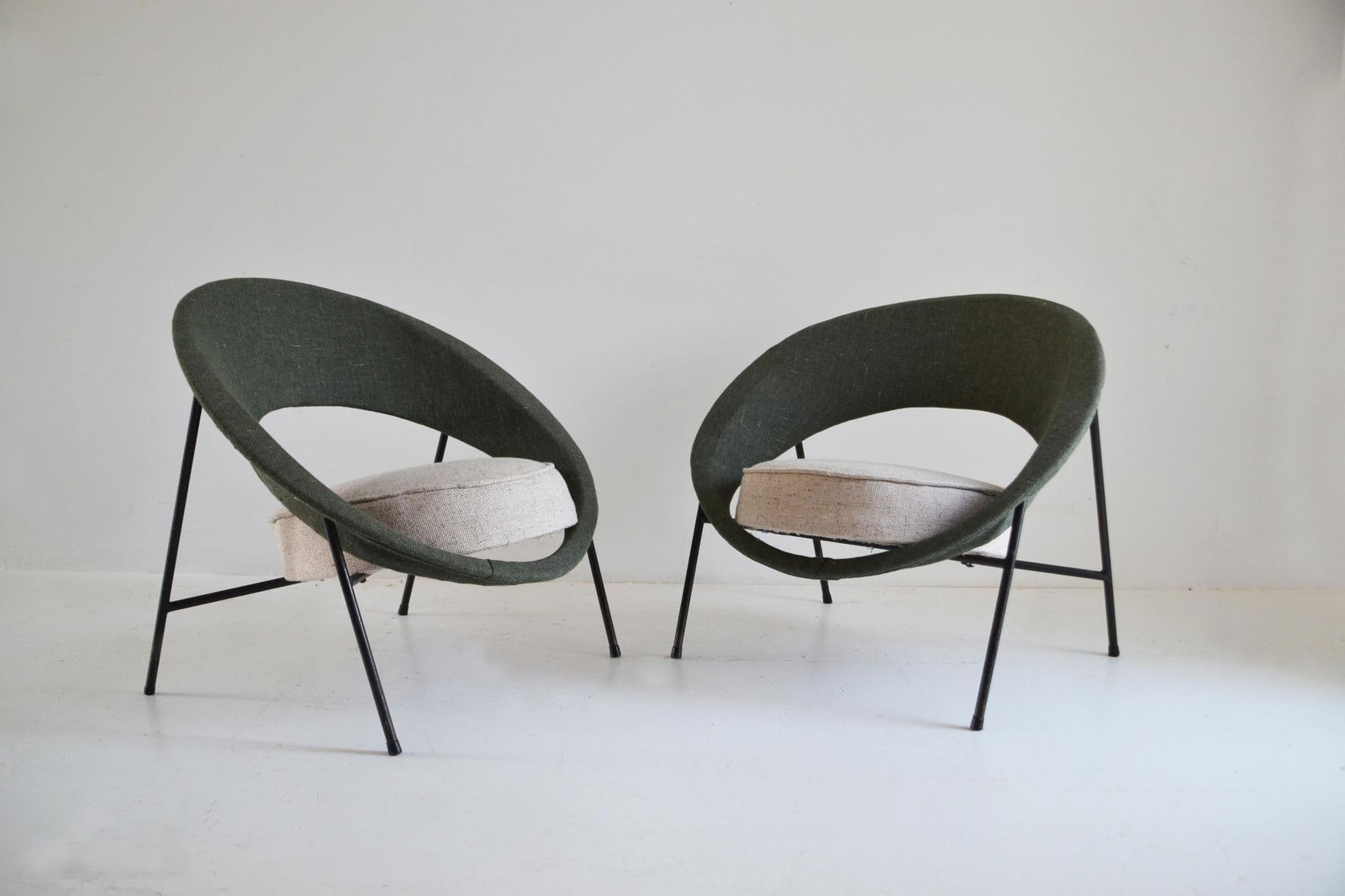 Genevieve Dangles & Christian Defrance - Modèle 44 (Saturne).Paire de fauteuils .Édition Burov (1 of 1)