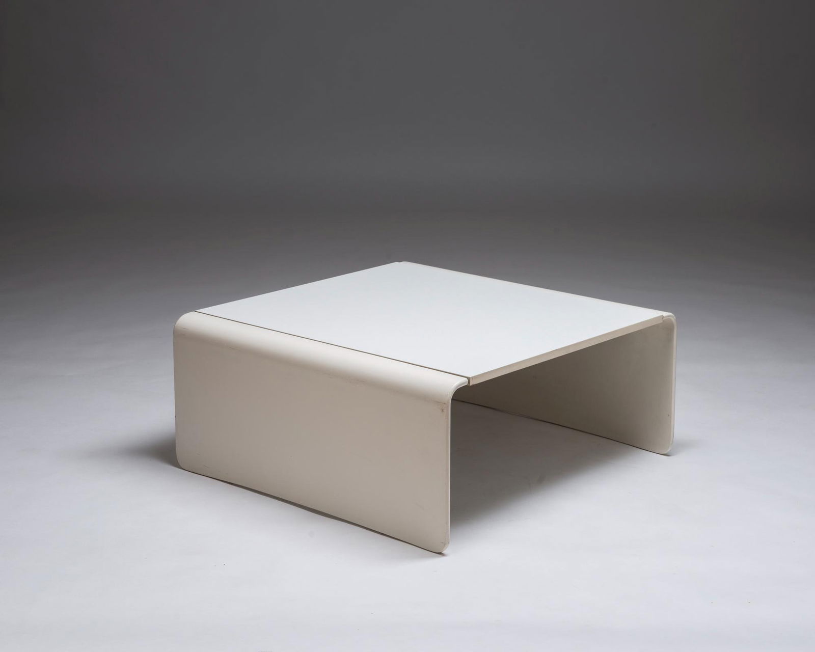 Luigi Colani .Orbis.Table basse .Edition COR.Date de création : vers 1960.H35 L80 P81 cm.Table (1 of 9)