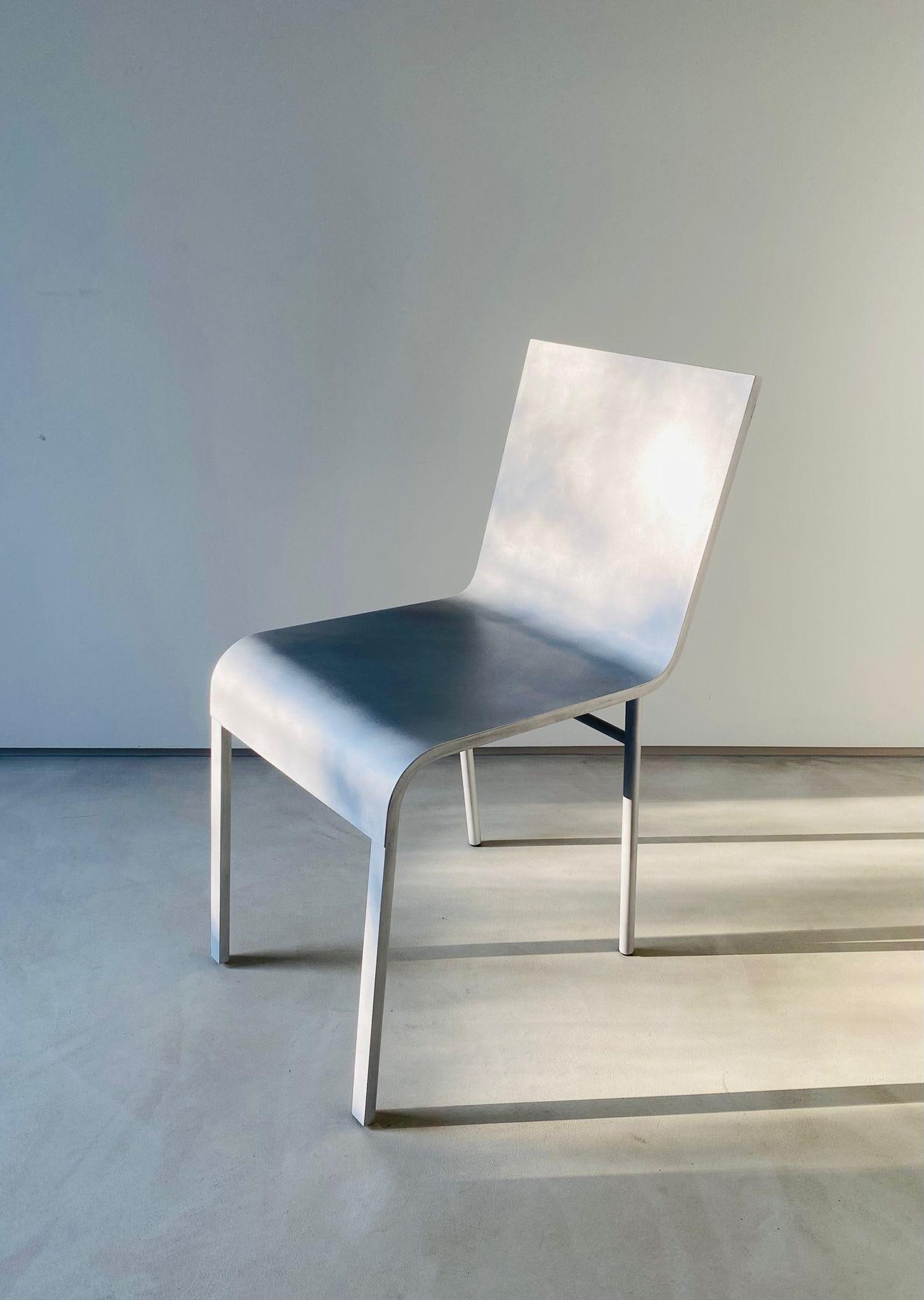 Maarten Van Severen .Chaise n° II.Aluminium et cire naturelle.Edition Lensvelt ..En parfait: Maarten Van Severen .Chaise n° II.Aluminium et cire naturelle.Edition Lensvelt ..En parfait état...Conçue en 1992, la Chaise n° II est considérée comme l'une des pièces les plus importantes de