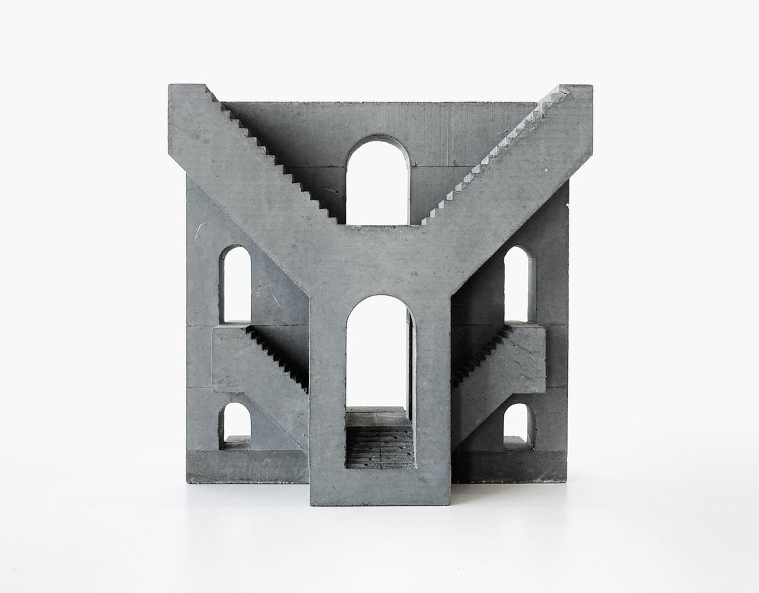 David Umemoto (1975) .Stairway n°12 .Sculpture.Béton moulé .H30 L30 P10 cm..Stairway n°12 est: David Umemoto (1975) .Stairway n°12 .Sculpture.Béton moulé .H30 L30 P10 cm..Stairway n°12 est une sculpture de bureau d'une précision formelle saisissante : un escalier en béton moulé qui sembl