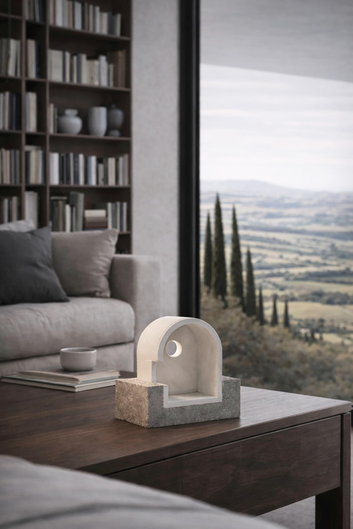 Mattia Listowski .Chapelle.Sculpture .Béton et plâtre.Édition 1/3 + 2 E.A..Date de création :: Mattia Listowski .Chapelle.Sculpture .Béton et plâtre.Édition 1/3 + 2 E.A..Date de création : 2025.H20 L20 P11,5 cm..Chapelle, la plus intimement verticale des sculptures de cette série, évoque