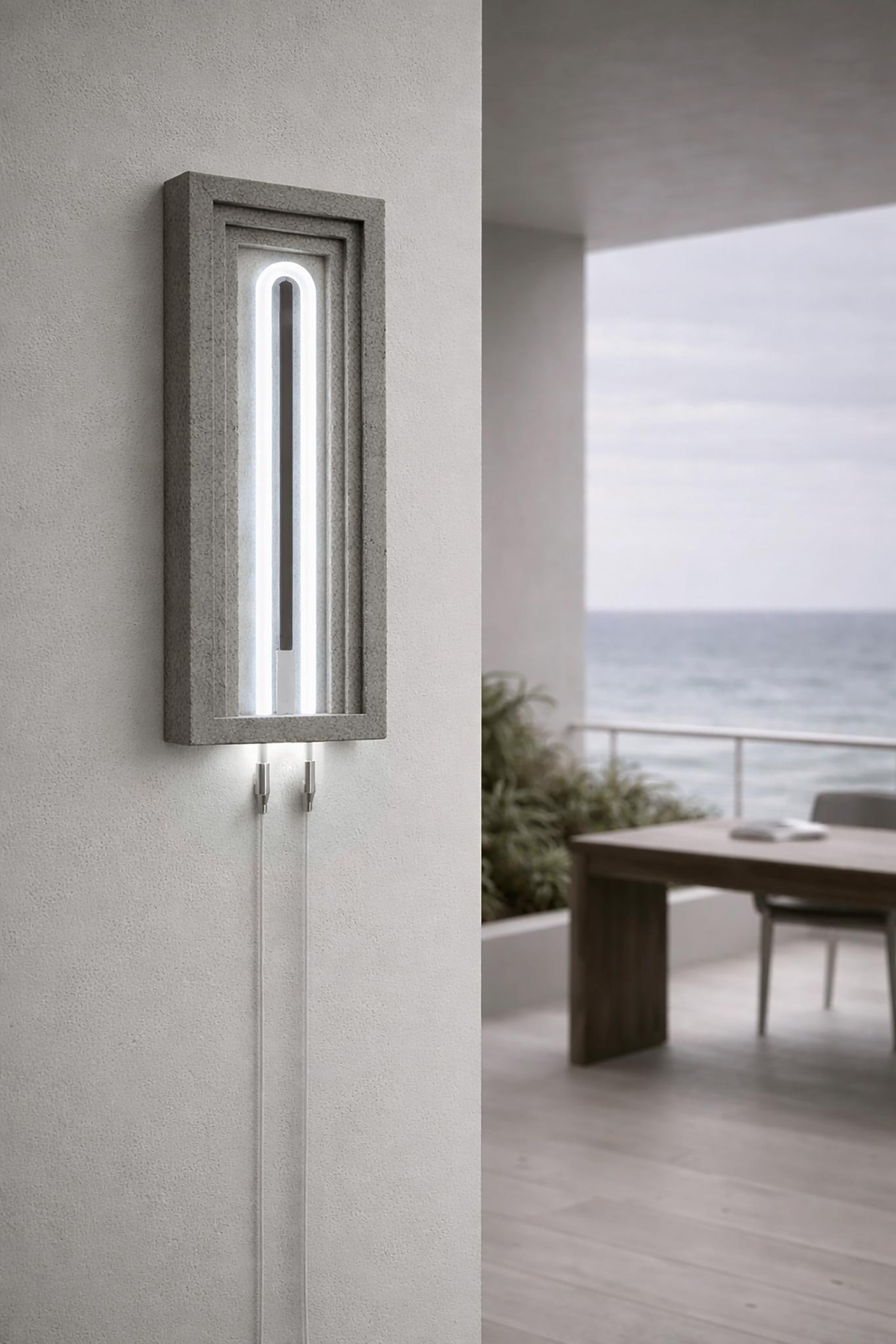 Mattia Listowski .Temple Néon .Sculpture.Béton et néon.Édition ouverte.Date de création :: Mattia Listowski .Temple Néon .Sculpture.Béton et néon.Édition ouverte.Date de création : 2021.H44 L20 P5 cm..Point culminant de la série Listowski proposée dans cette vacation, Temple Néon es