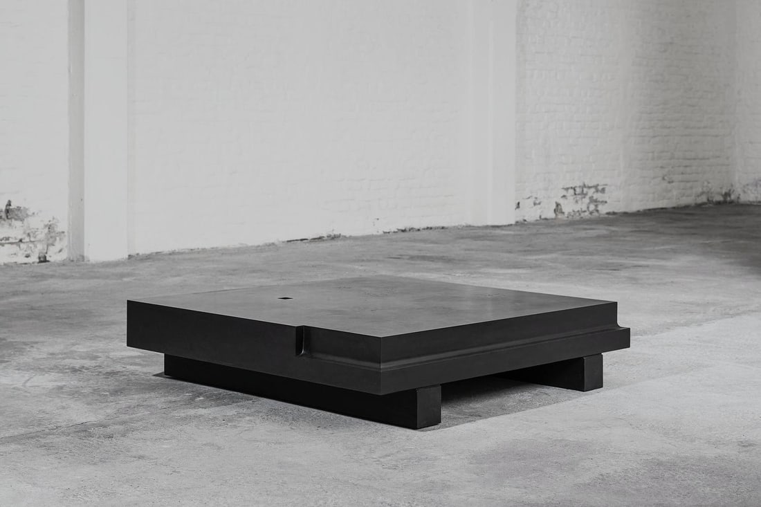 *Studio Khachatryan - Plateforme Meronym.Table basse.Marbre Noir de Mazy.Édition limitée à 5: *Studio Khachatryan - Plateforme Meronym.Table basse.Marbre Noir de Mazy.Édition limitée à 5 exemplaires.H26 L115 P115 cm.TVA supplémentaire à 5,5%...Meronyms* est une série d’objets nourrie p