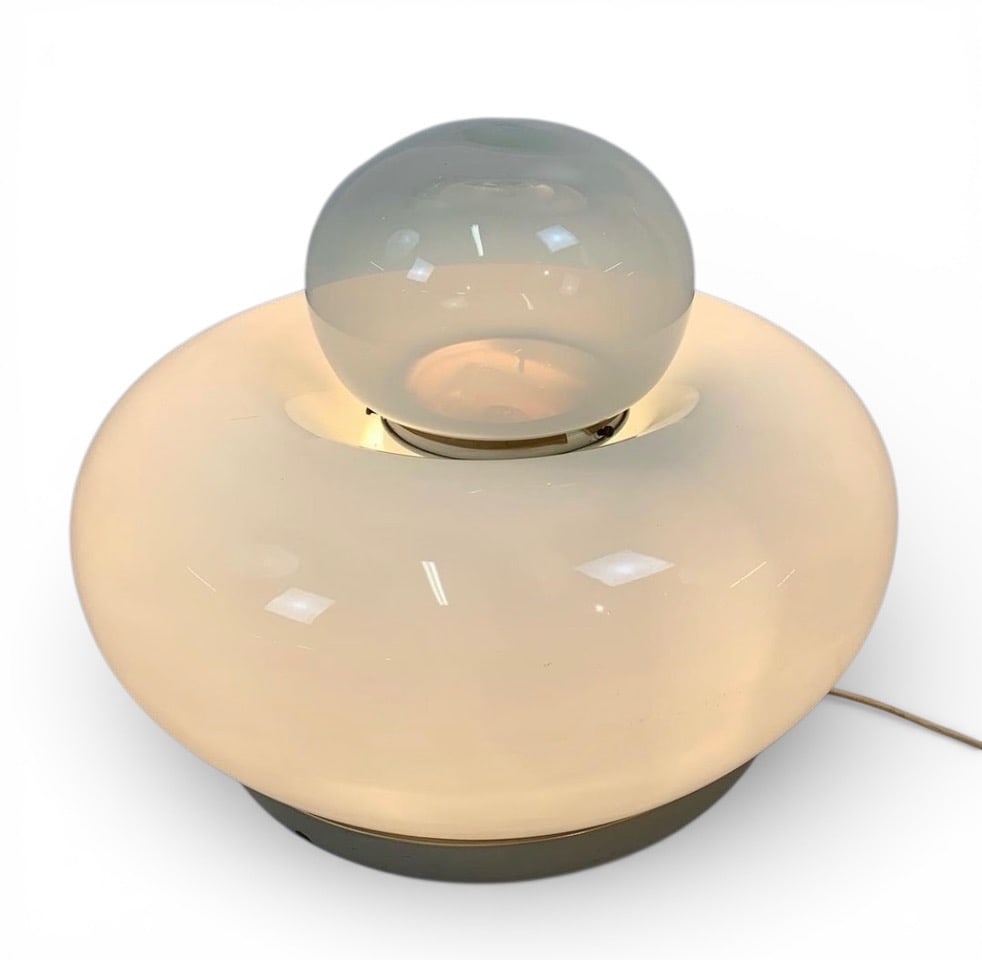 Giuliana Gramigna.Electra.Lampe de table.Opaline et métal.Edition Artémide .Date de création : (1 of 2)