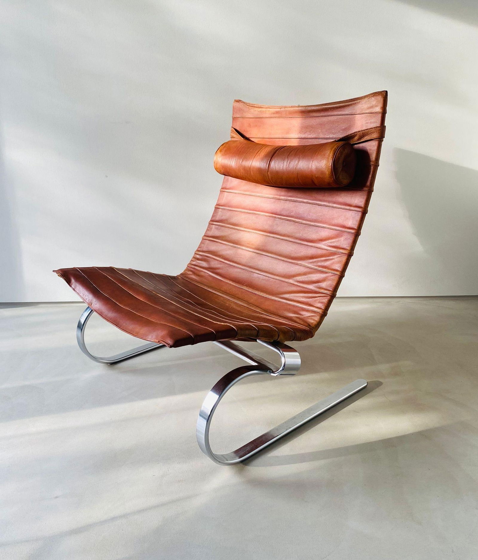Poul Kjærholm .PK20 .Fauteuil à dossier haut .Cuir naturel et acier.Edition E. Kold Christensen, (1 of 10)