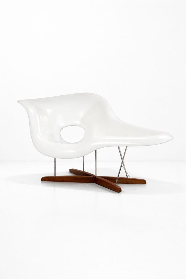 Charles Eames .Lachaise.Fauteuil.Fibre de verre, acier et bois.Edition Vitra.Date de création : (1 of 4)