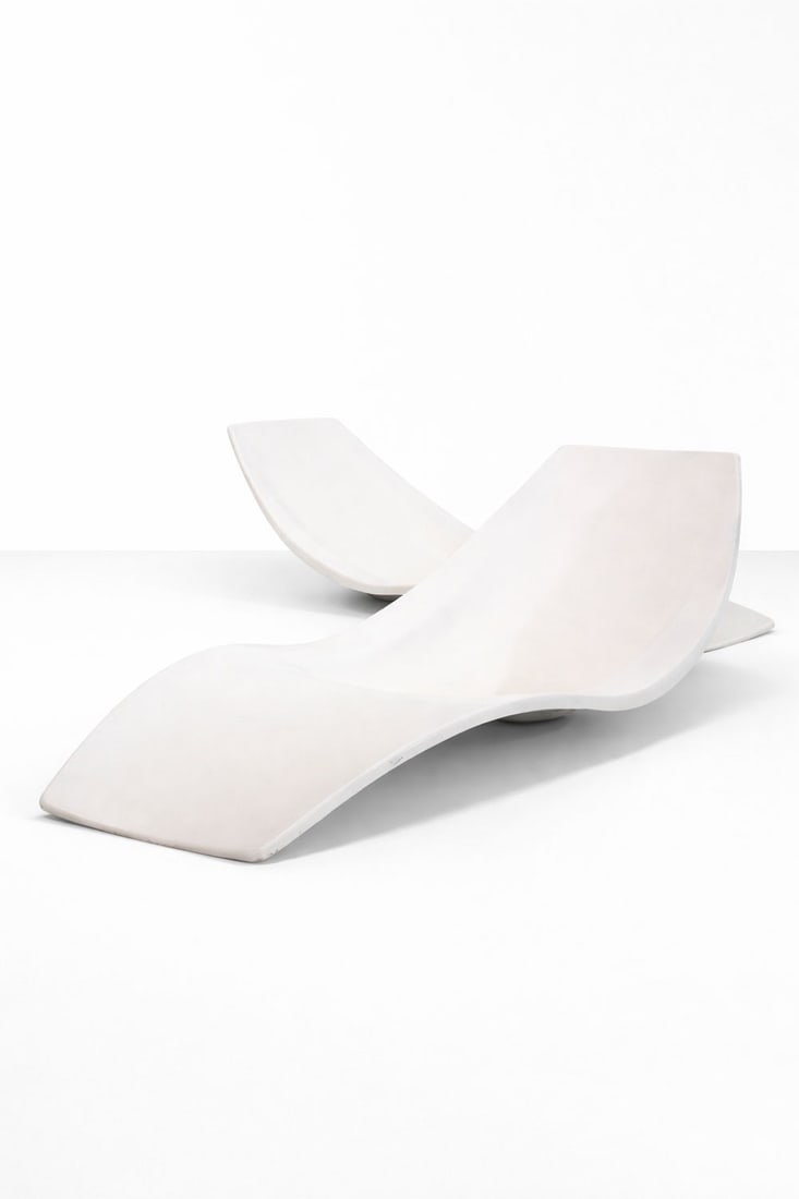 Charles Zublena .Paire de chaises longues .Plastique.Edition Plastique bourgogne.Date de création : (1 of 3)