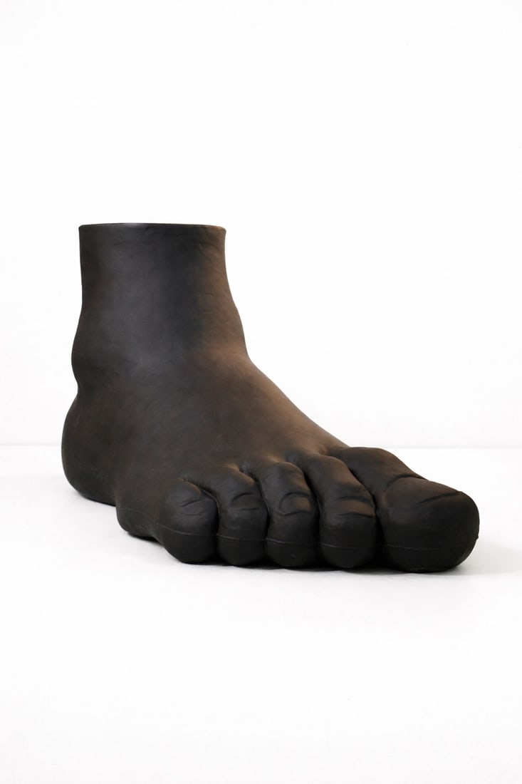 Gaetano Pesce .Piedone pour UP7.Chaise. Longue.Edition B&B, 2000.Date de création : 1969.H84 L166: Gaetano Pesce .Piedone pour UP7.Chaise. Longue.Edition B&B, 2000.Date de création : 1969.H84 L166 P70 cm..La chaise longue Piedone pour UP7 est l'une des créations les plus inventives et les plus mi