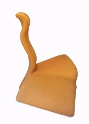 Kwok Hoi Chan.Leda.Chaise.Structure armaturée garnie de mousse, recouverte de tricot jersey: Kwok Hoi Chan.Leda.Chaise.Structure armaturée garnie de mousse, recouverte de tricot jersey .Edition Steiner, limitée à 1 000 exemplaires .Date de création : 1970.H114 L83 P74 cm..La chaise Leda d