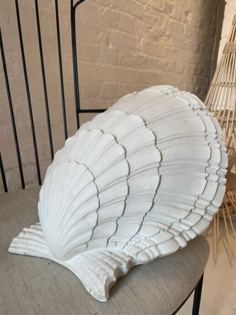 Serge Roche .Applique.Plâtre & tige métal.Date de création : vers 1930.H37 L17 D33 cm..Provenance: Serge Roche .Applique.Plâtre & tige métal.Date de création : vers 1930.H37 L17 D33 cm..Provenance : Hôtel particulier Bruxelles.Acquis directement chez l’artiste entre 1930-1940..Cette applique