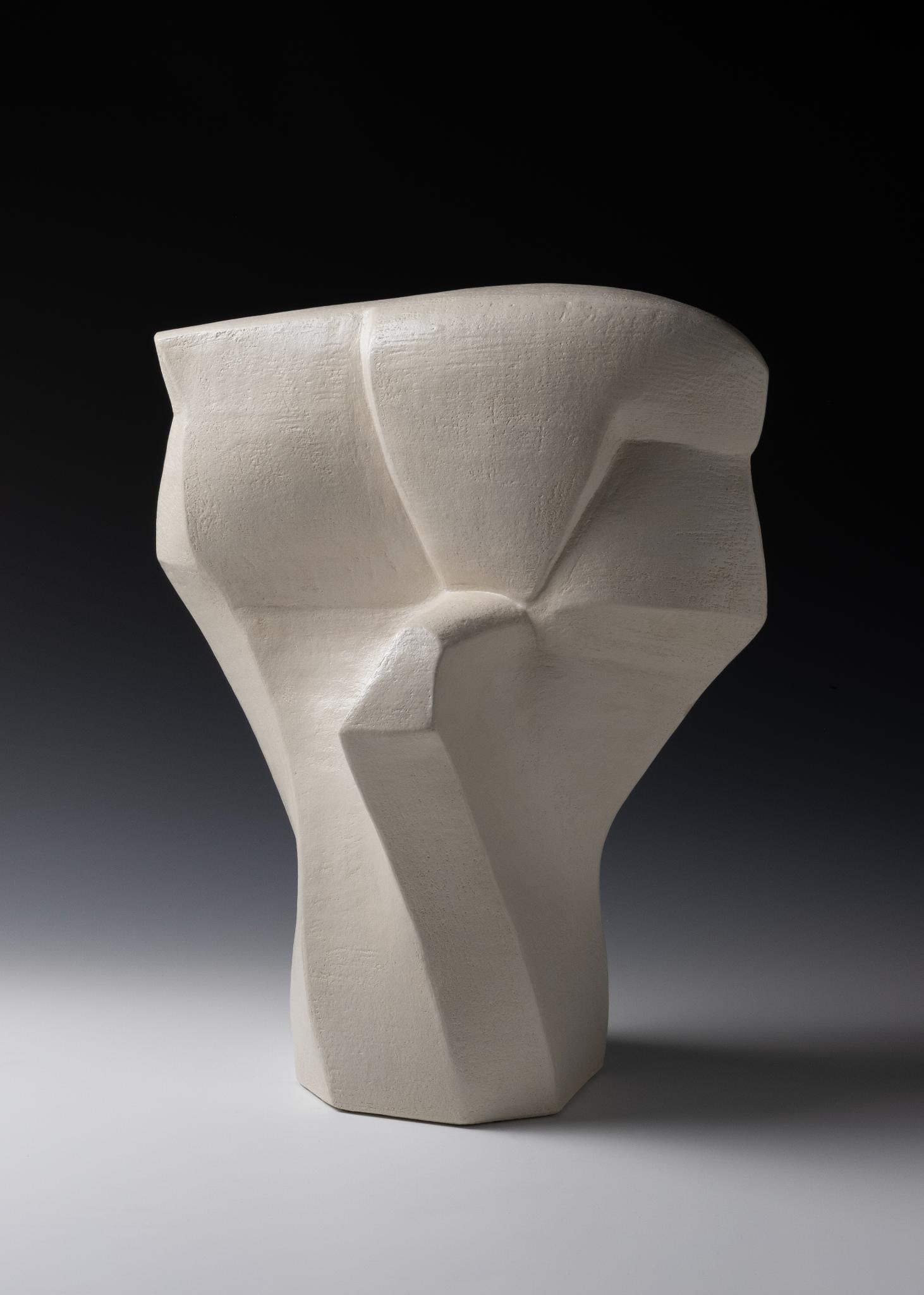 Bo Arenander (1954) .Sculpture.Céramique.H60 L55 P23 cm ..Sculpture céramique de grande dimension: Bo Arenander (1954) .Sculpture.Céramique.H60 L55 P23 cm ..Sculpture céramique de grande dimension (H60 cm) et d'une monumentalité saisissante, cette pièce de Bo Arenander illustre la capacité de