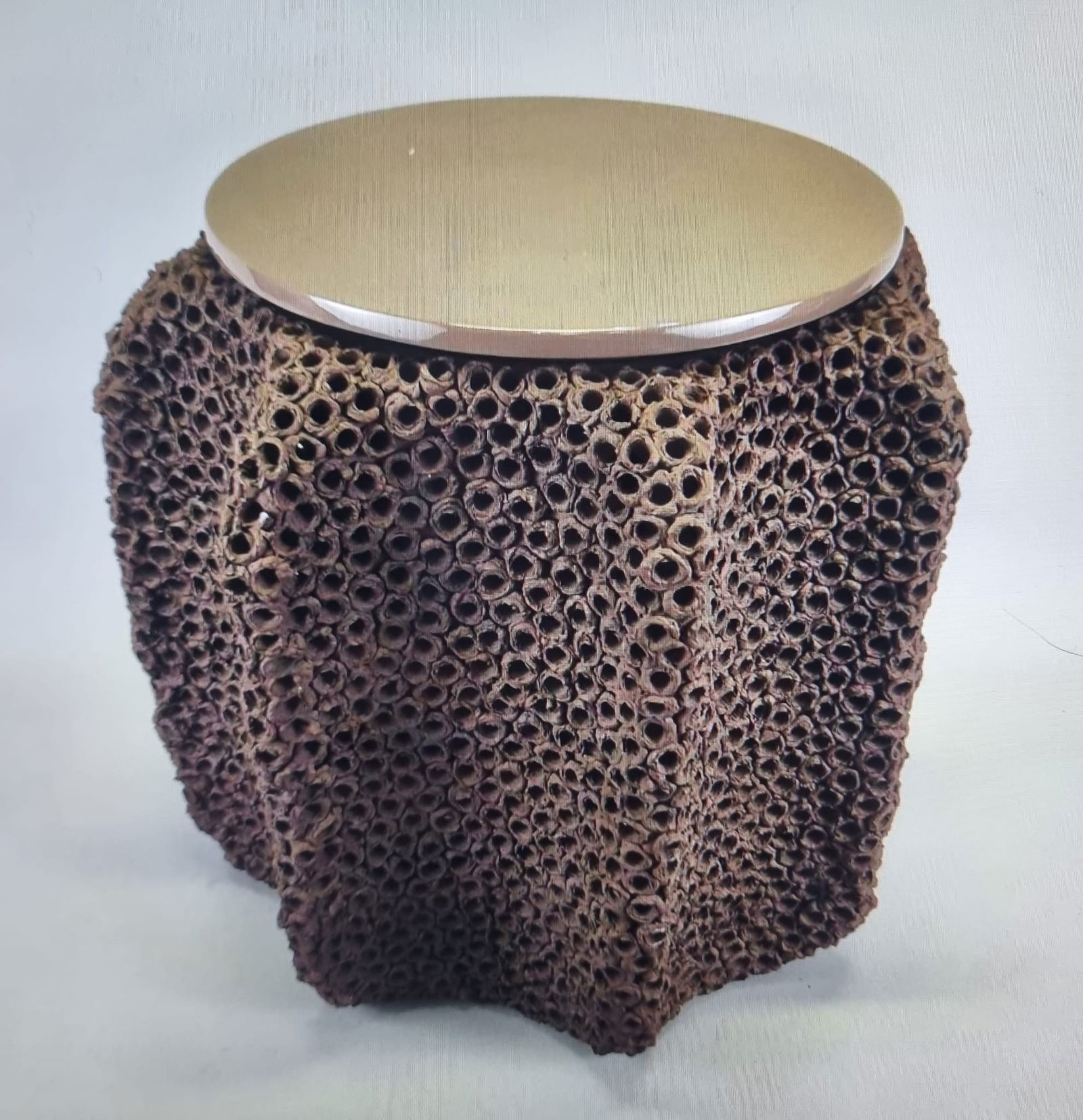 Gilles Caffier.Table bout de canapé .Céramique repercée.Dessus marron laqué.Datée, signée et (1 of 4)